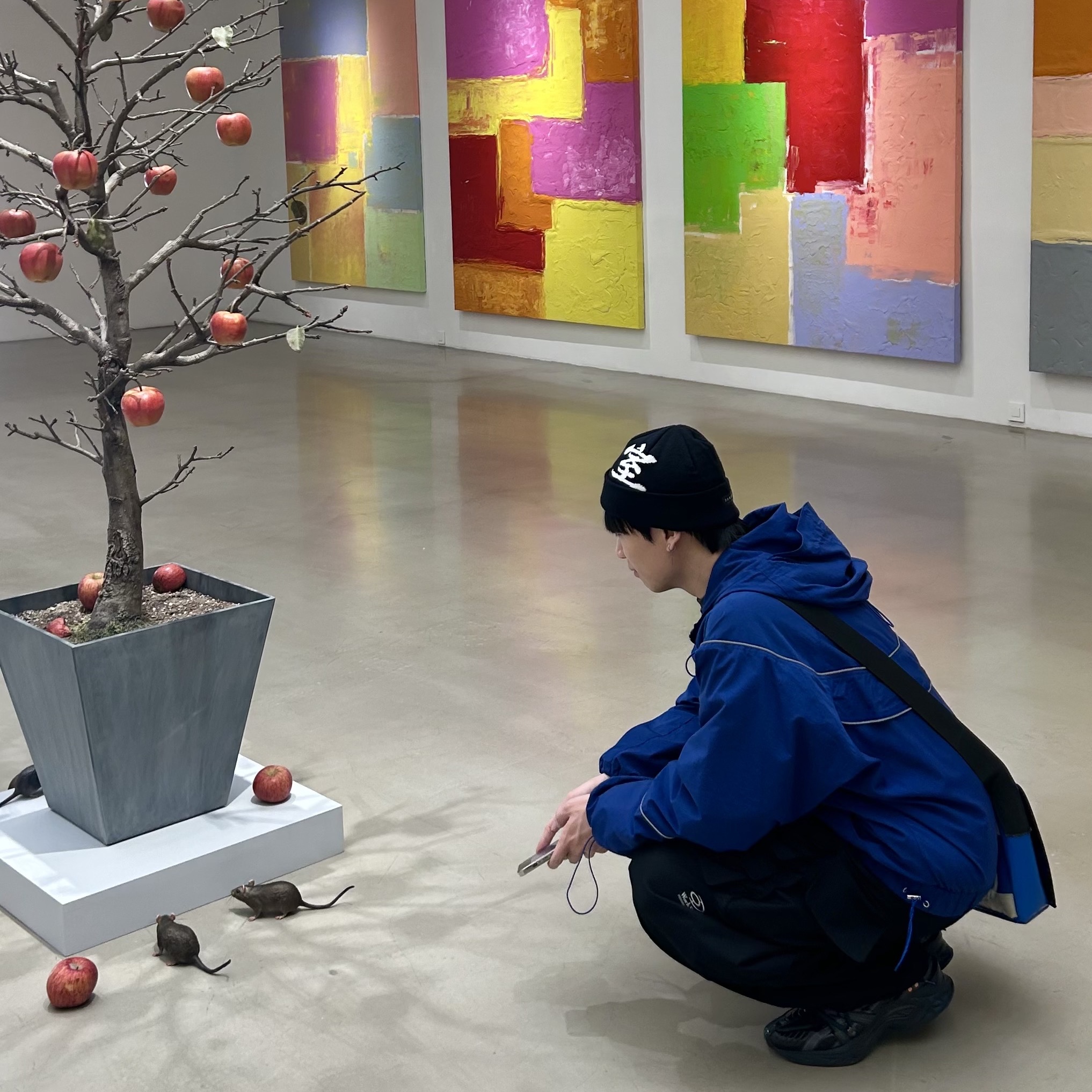 Darkr8m Studio Beanie Black, Asics x Andersson Bell HN2-S Protoblast Black 착용 스타일 - 2