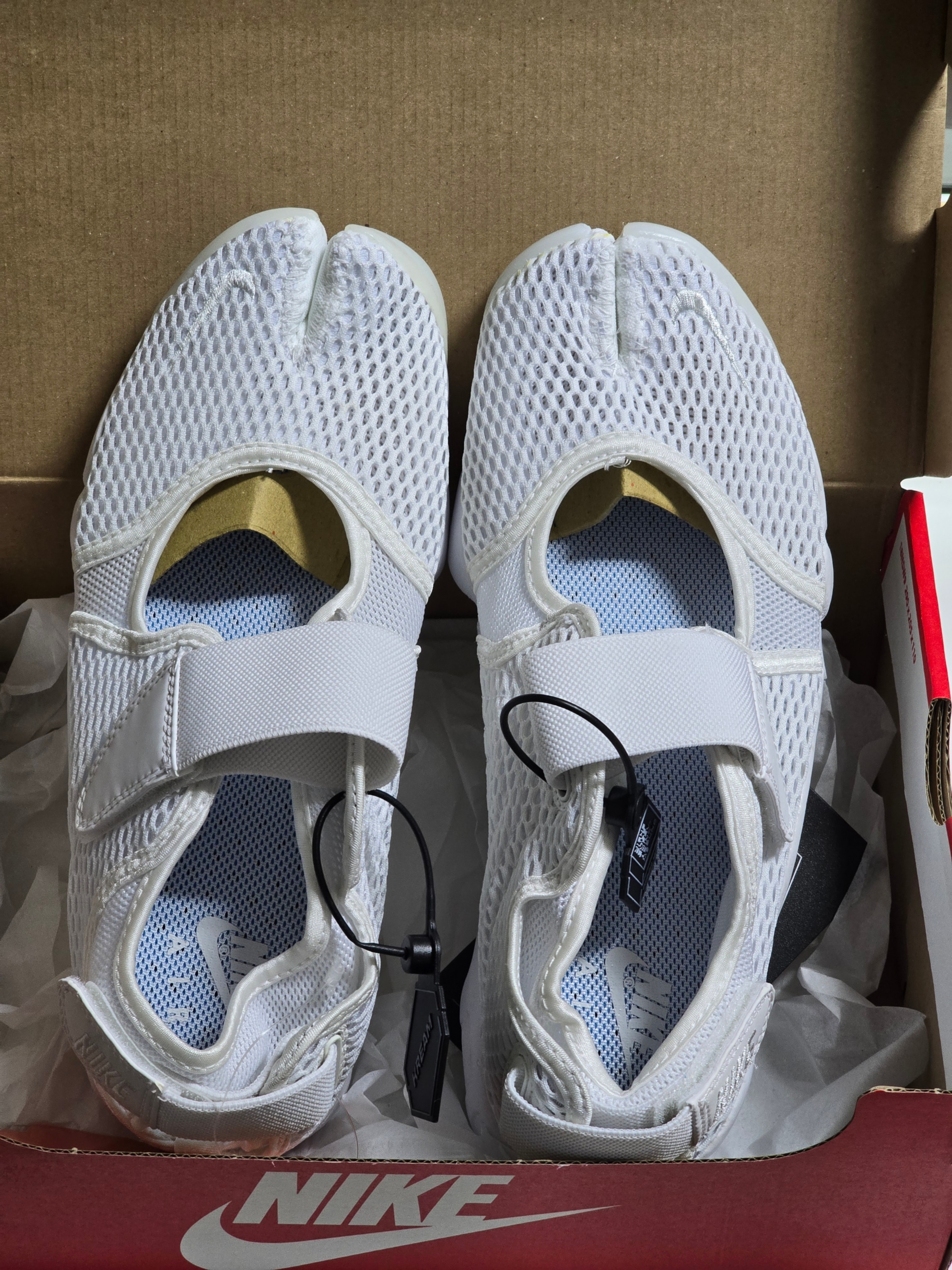 (W) Nike Air Rift Breathe White Pure Platinum, (W) Nike Aqua Rift White Cerulean 착용 스타일 - 1