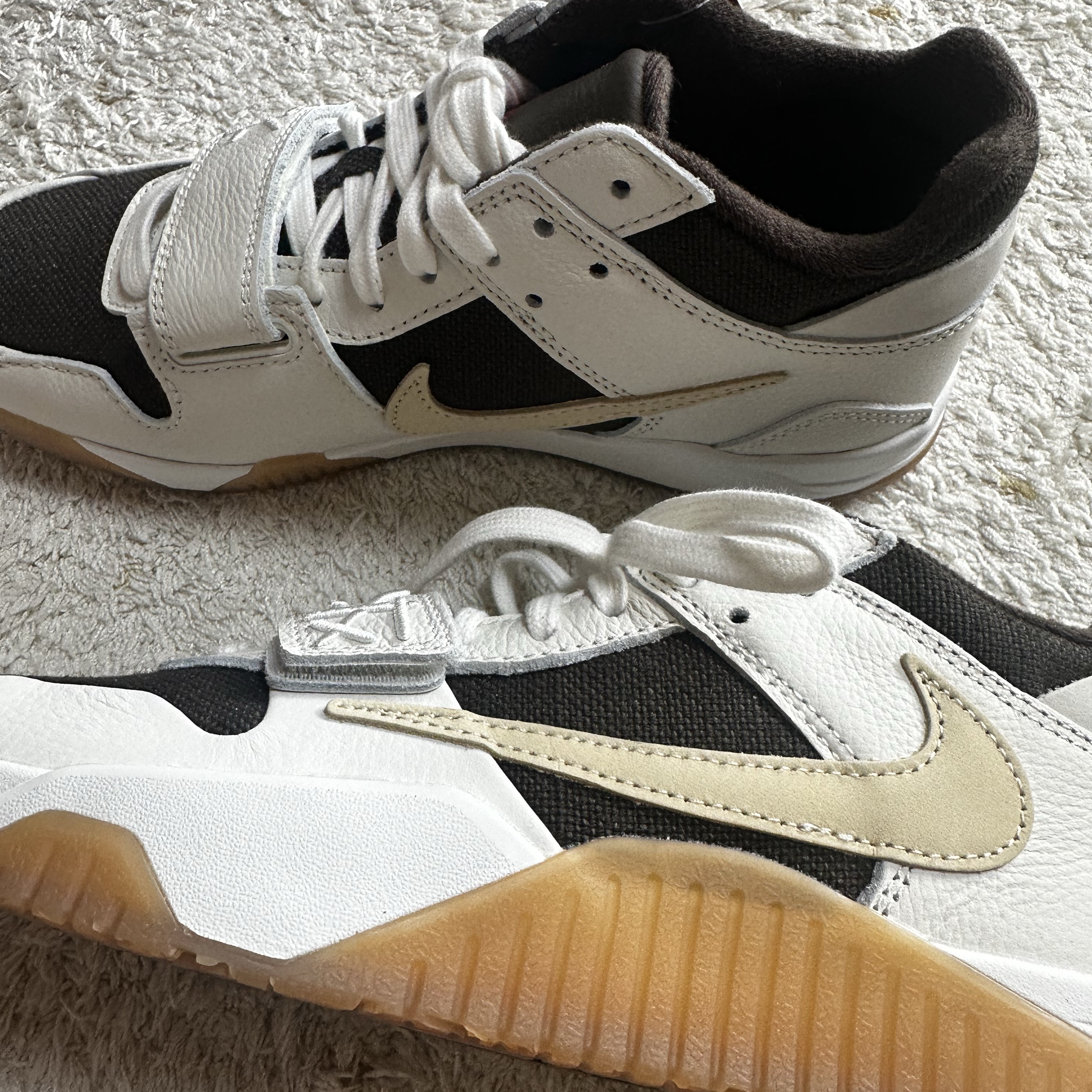 Jordan x Travis Scott Jumpman Jack TR Sail and Dark Mocha 착용 스타일