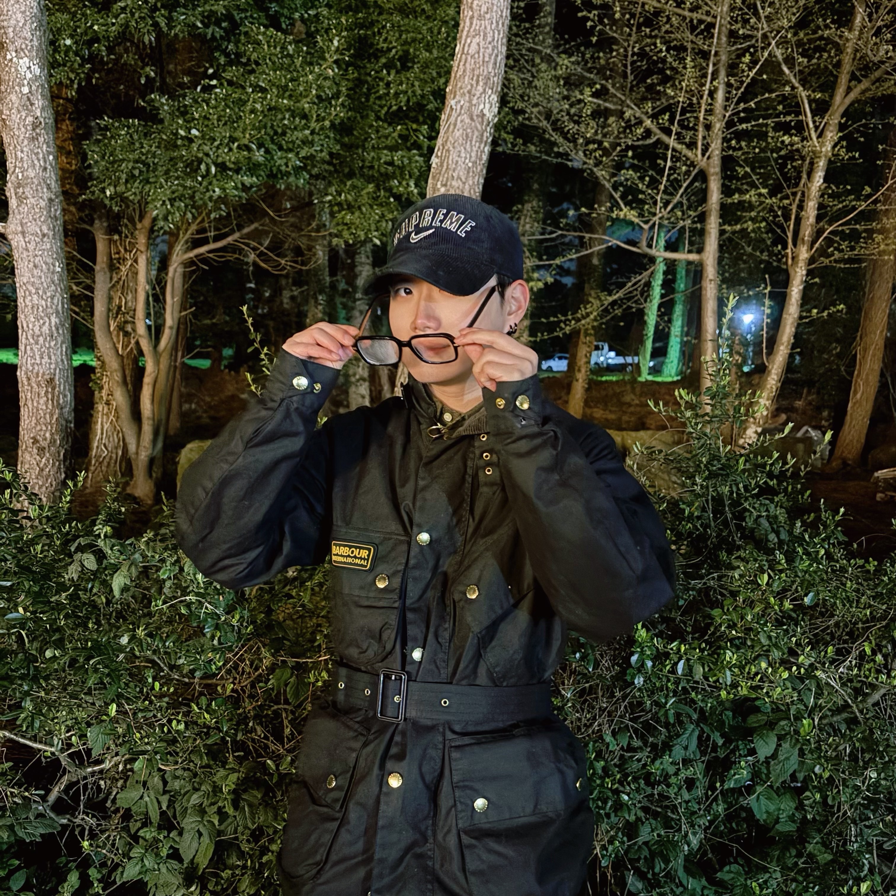 Barbour Slim International Wax Jacket Black, Supreme x Nike Arc Corduroy 6-Panel Black - 22SS 착용 스타일 - 2