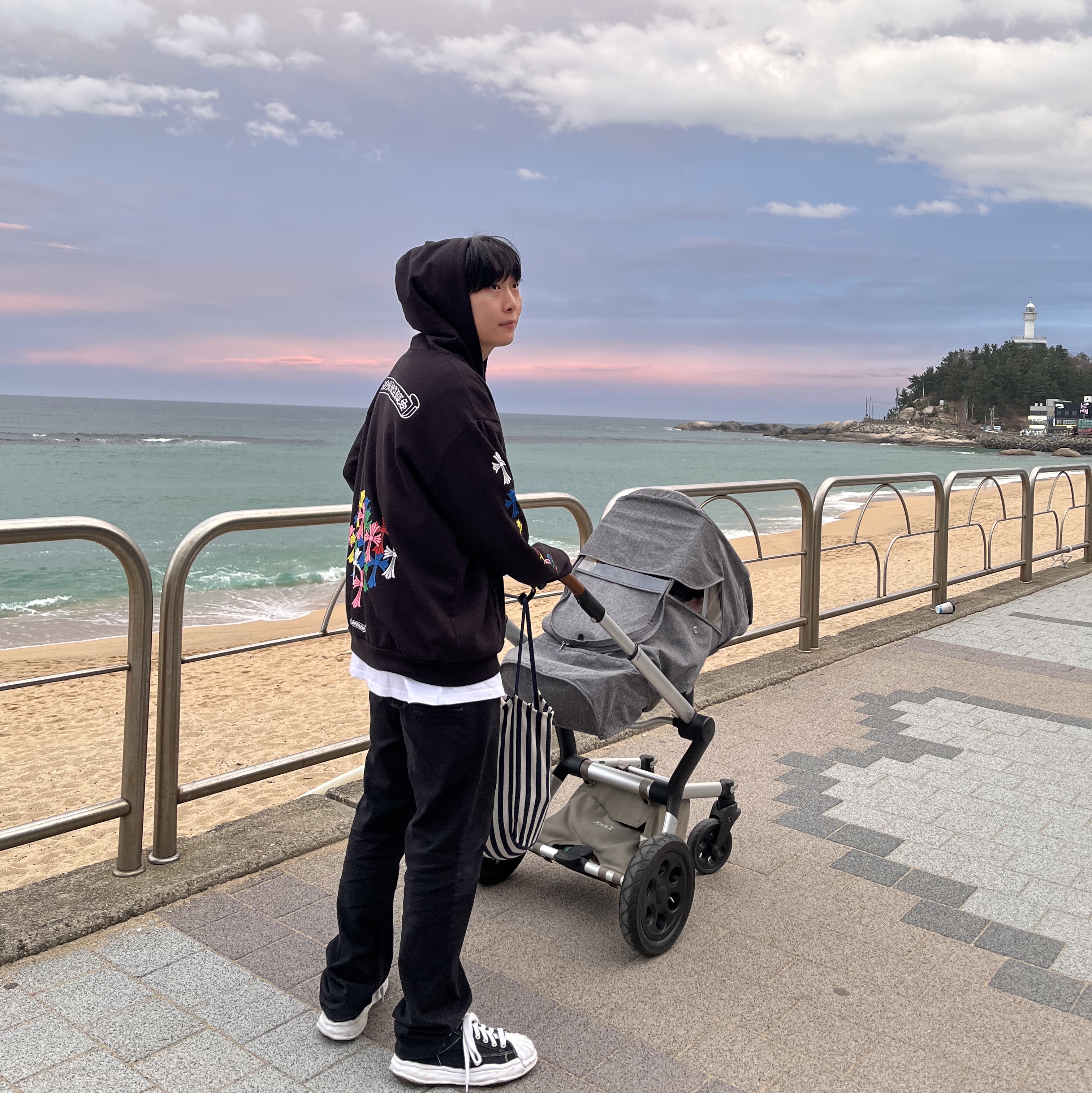 Chrome Hearts Multi Color Cross Fleece Zip-Up Hoodie Black, Maison Mihara Yasuhiro Blakey OG Sole Canvas Low-top Sneakers Black 착용 스타일 - 2