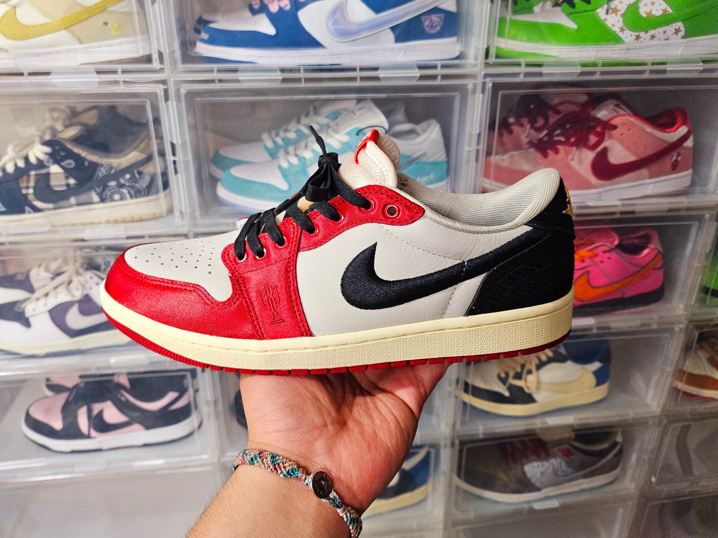 Jordan 1 x Trophy Room Retro Low OG SP Sail Varsity Red 착용 스타일 - 2