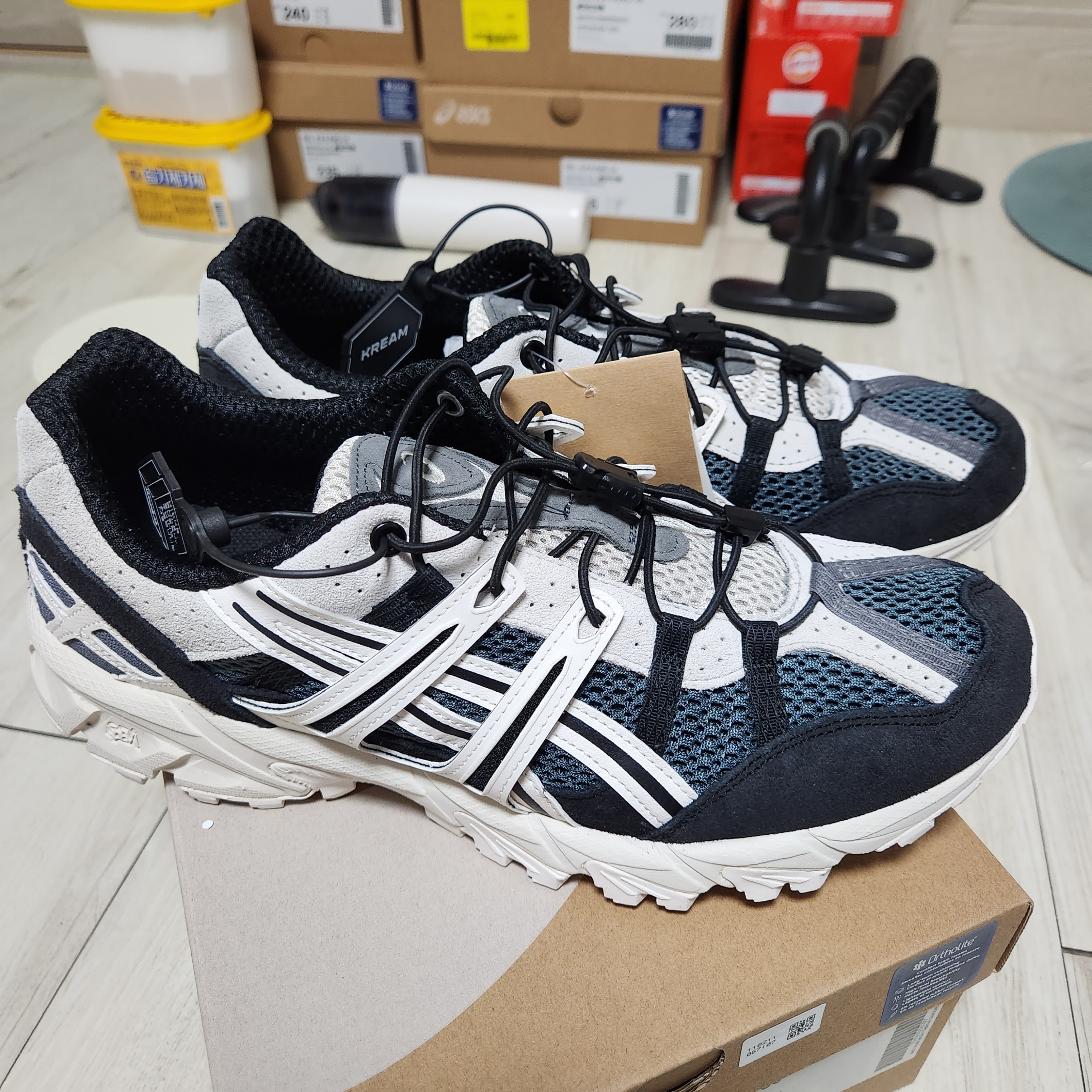 Asics Unlimited Gel-Sonoma 15-50 Carrier Grey White Alyssum 착용 스타일