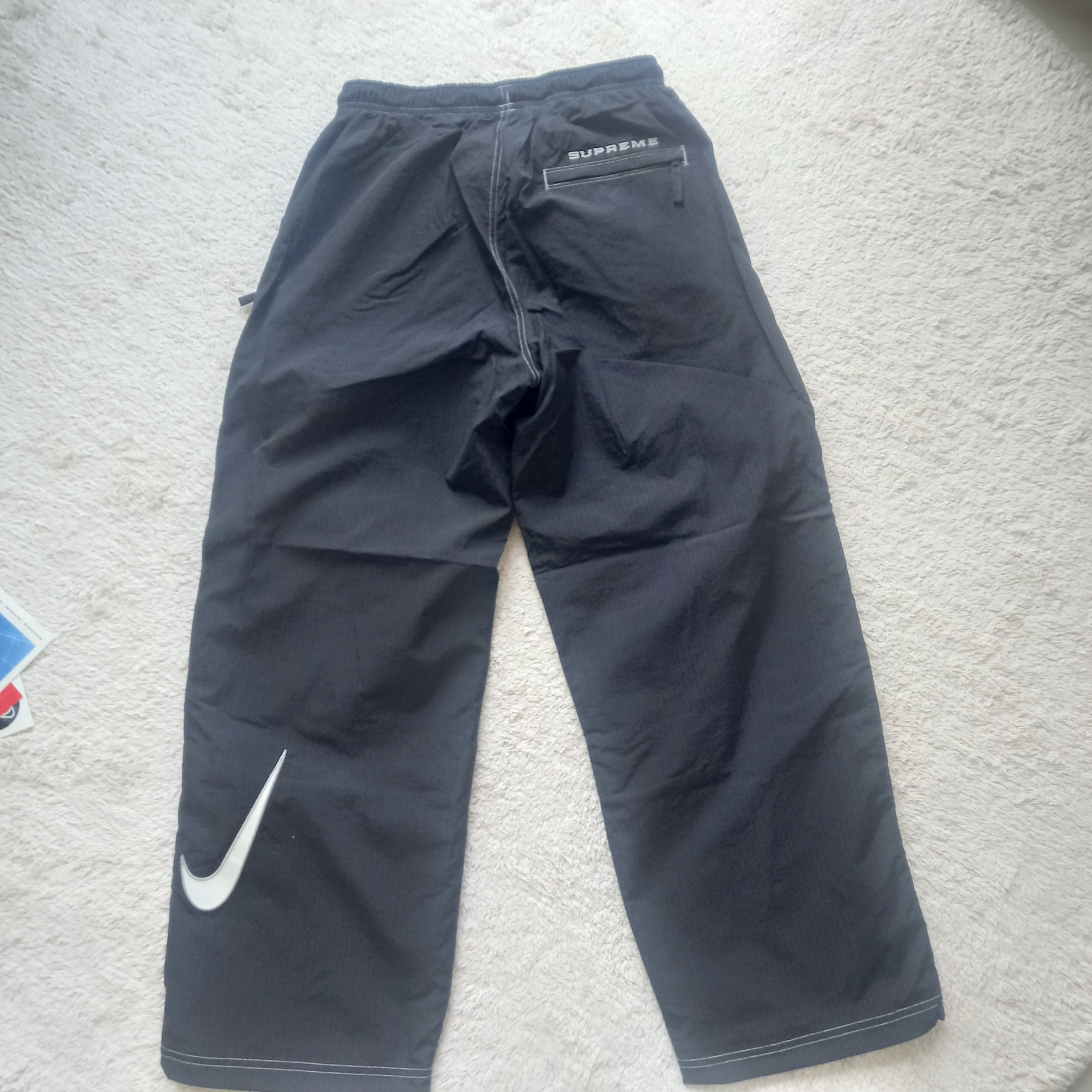 Supreme x Nike Ripstop Track Pants Black - 24SS, Supreme x The North Face Split 6-Panel Black - 24SS 착용 스타일 - 6