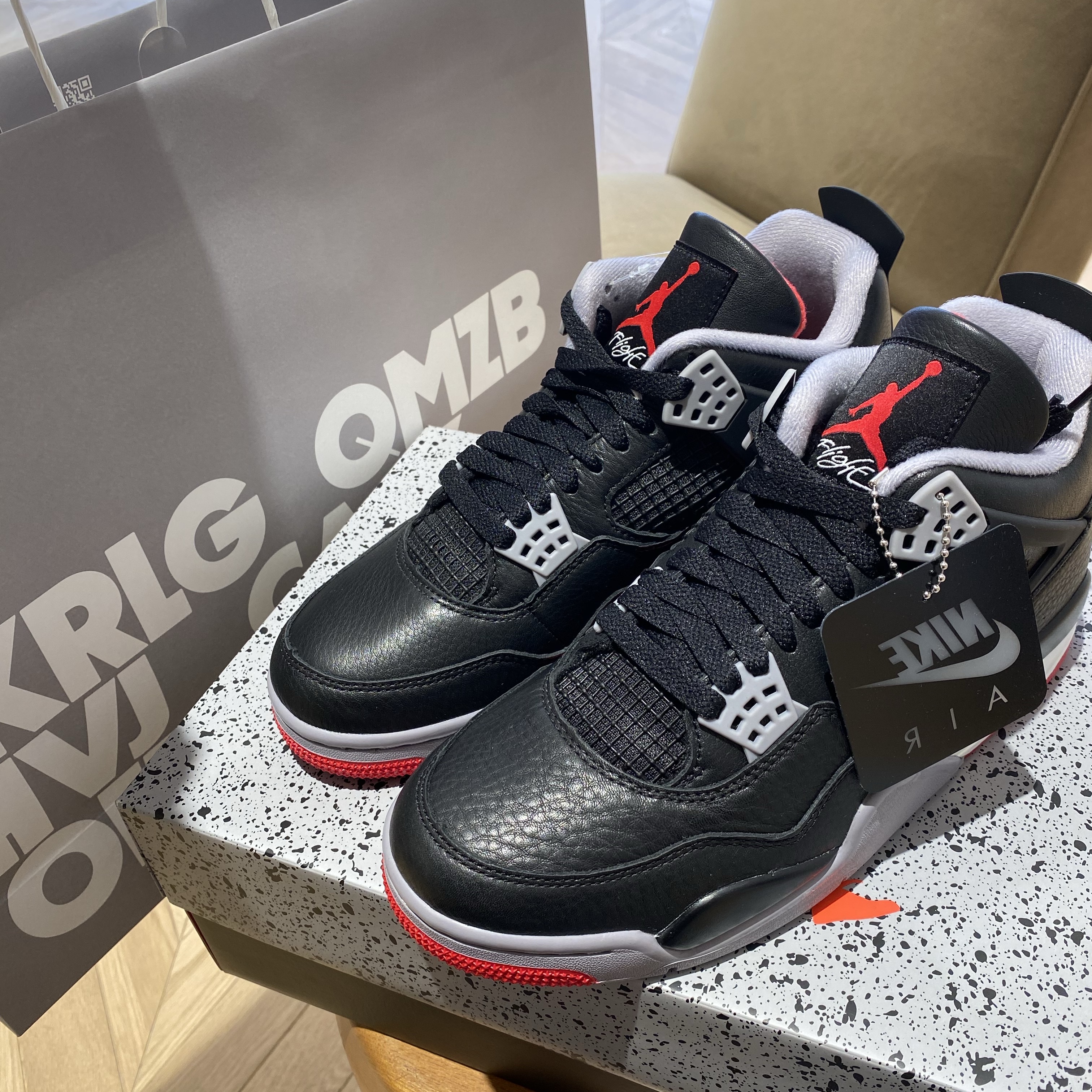 Jordan 4 Retro Bred Reimagined, Nike x Stussy NRG RA Pullover Hoodie Dark Grey Heather (DJ9488-063) 착용 스타일 - 2