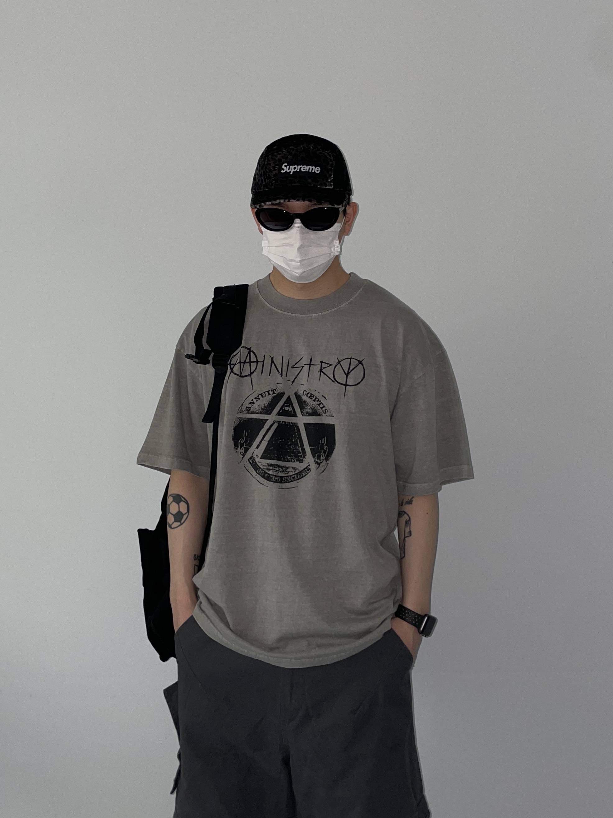 Balenciaga Cargo Sneakers White Grey, Supreme Leopard Velvet Camp Cap Black - 24SS 착용 스타일 - 2