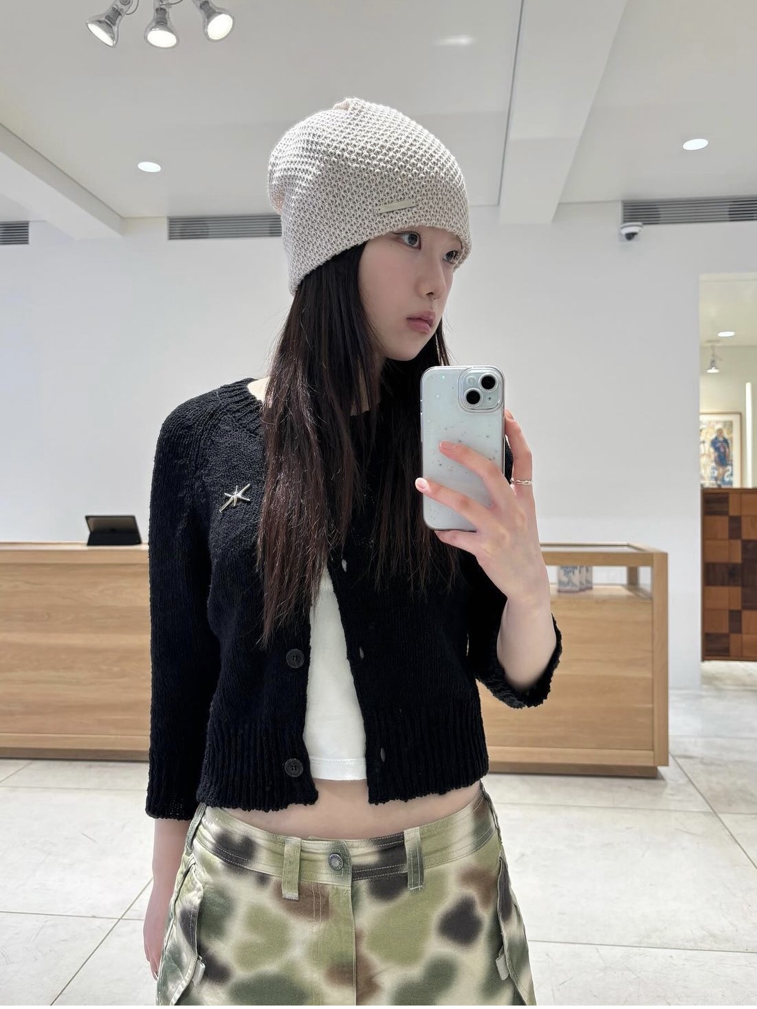 Yunse Women Eco Linen Cardigan Black 착용 스타일 - 1