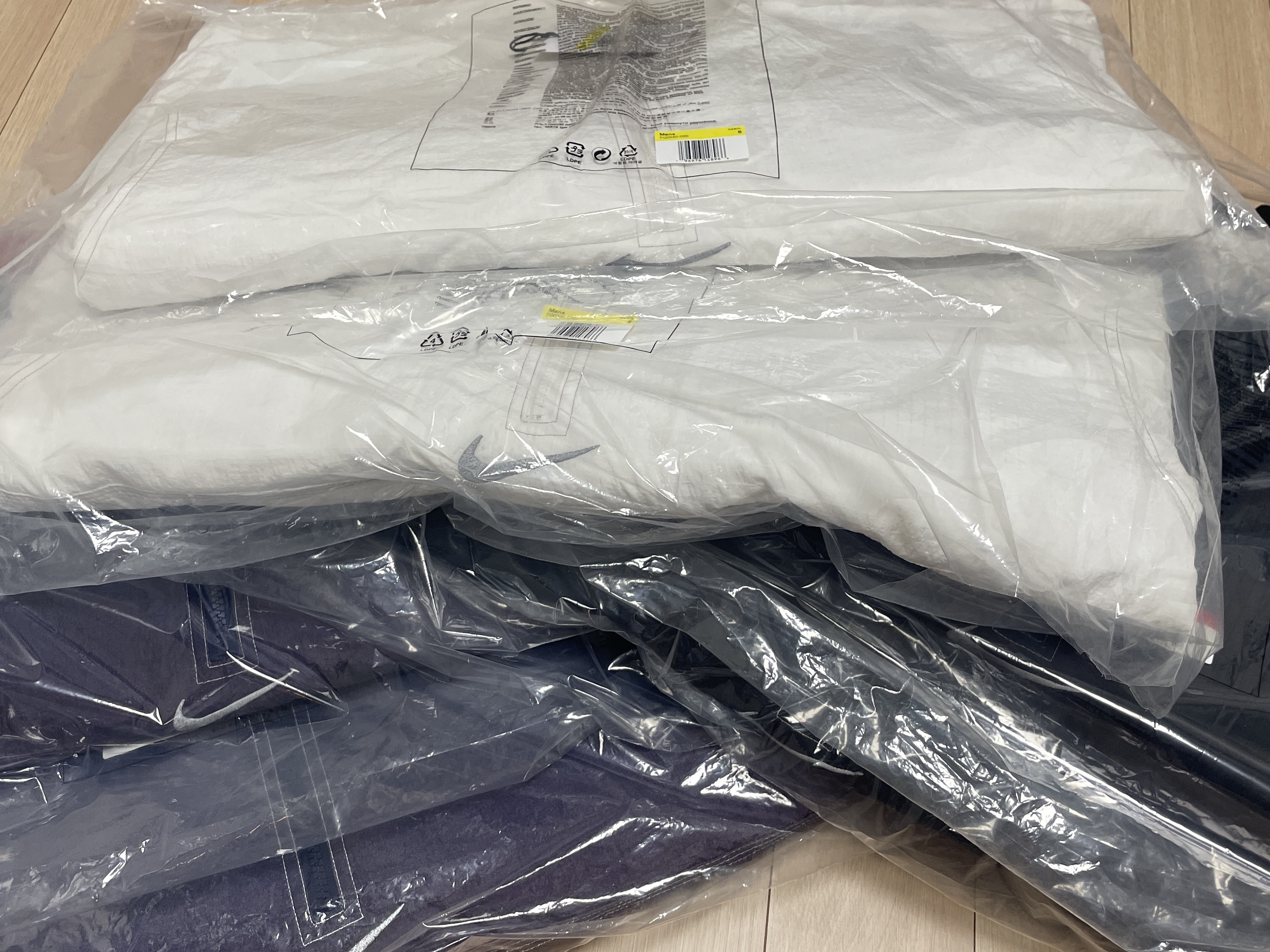 Supreme x Nike Ripstop Pullover White - 24SS, Supreme x Nike Ripstop Pullover Multicolor - 24SS 착용 스타일