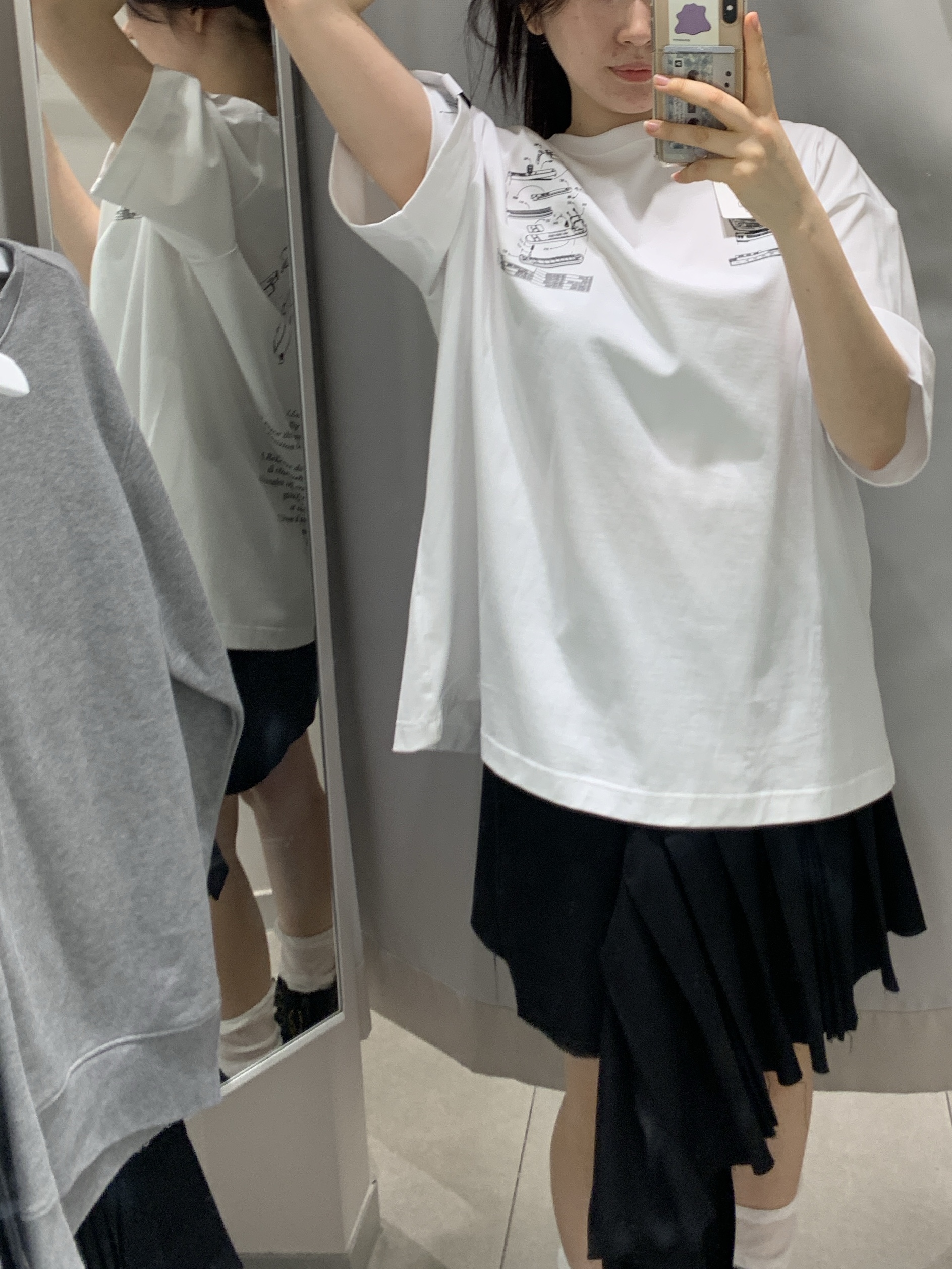H&M x Rokh Printed T-Shirt White Staplers 착용 스타일