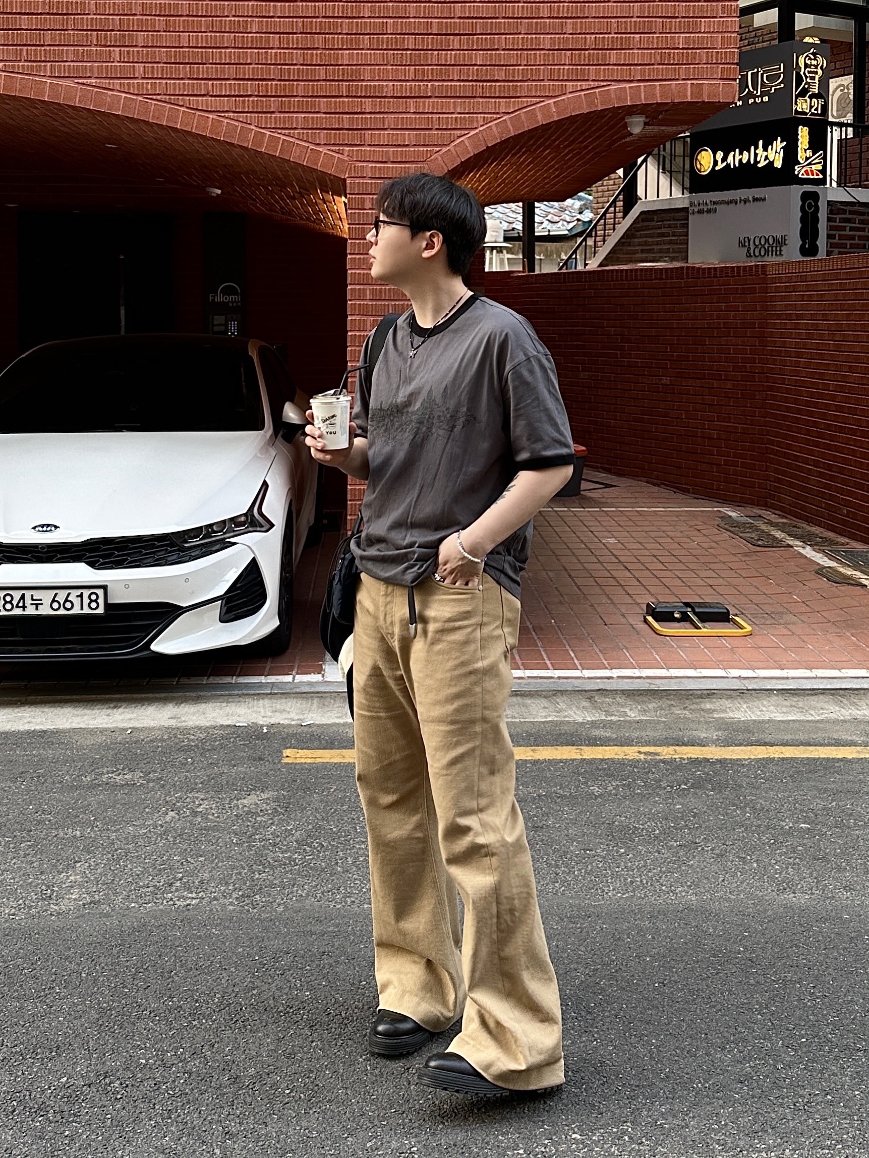 STU 24 Spring Flared Cotton Pants Beige 착용 스타일 - 3