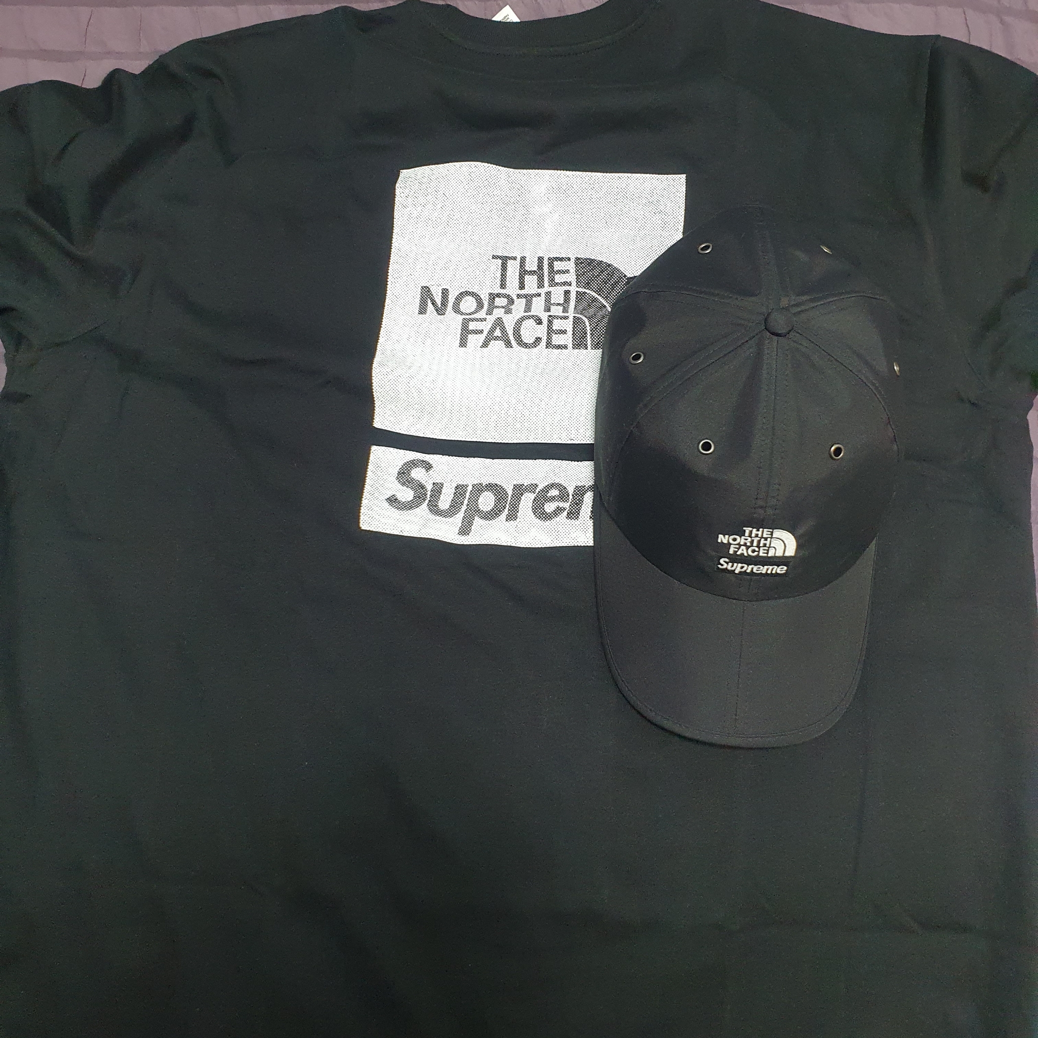 Supreme x The North Face S/S Top Black - 24SS, Supreme x The North Face Split 6-Panel Black - 24SS 착용 스타일