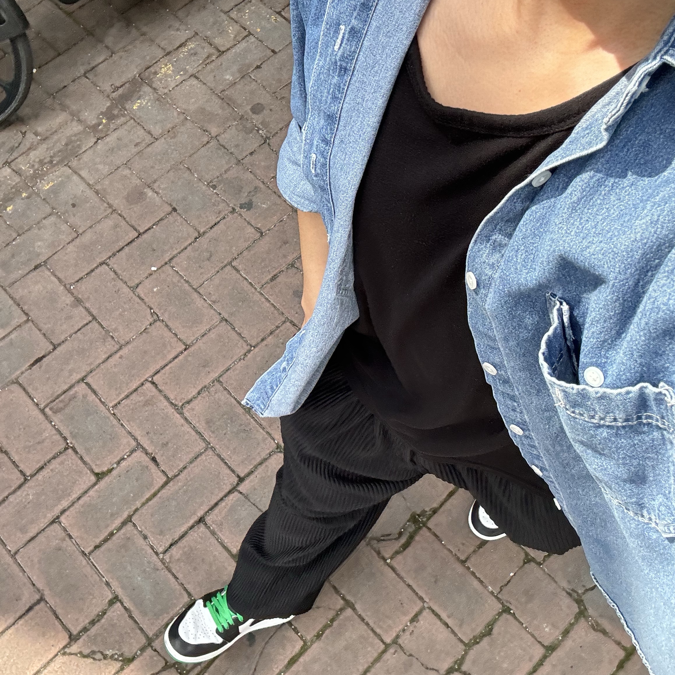 Jordan 1 Retro High OG Black and Lucky Green 착용 스타일