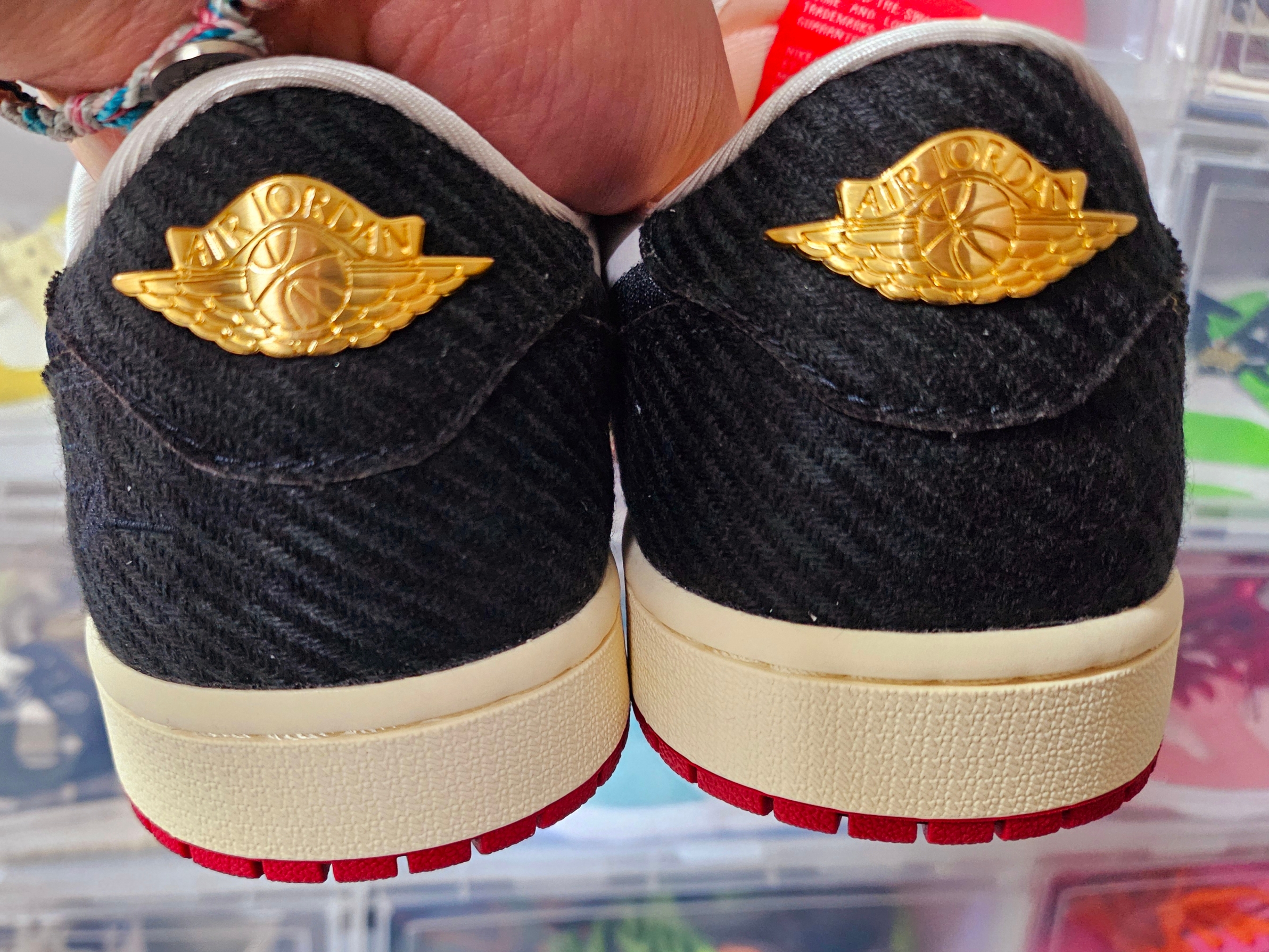 Jordan 1 x Trophy Room Retro Low OG SP Sail Varsity Red 착용 스타일 - 5