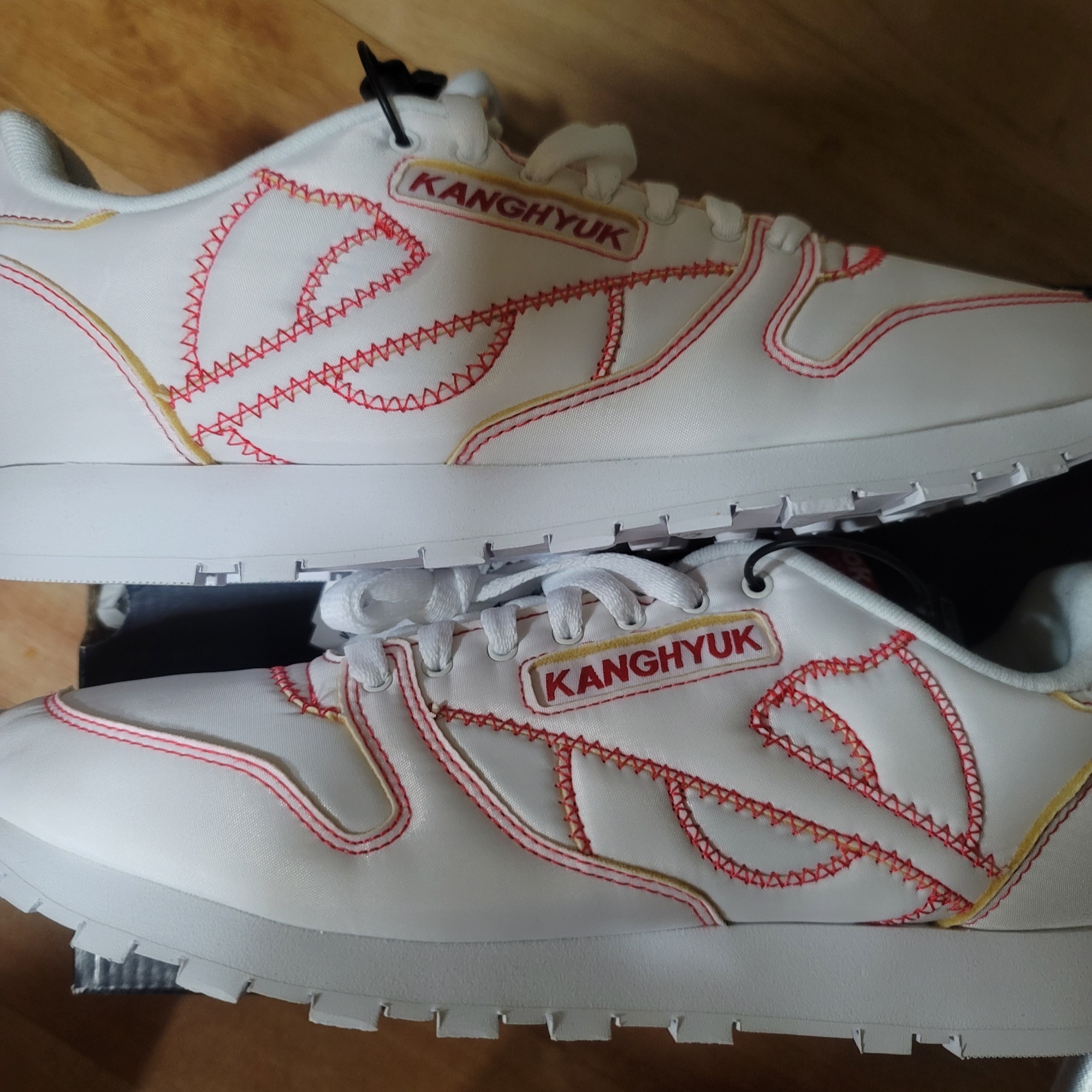 Reebok x Kanghyuk Classic Leather White Primal Red 착용 스타일