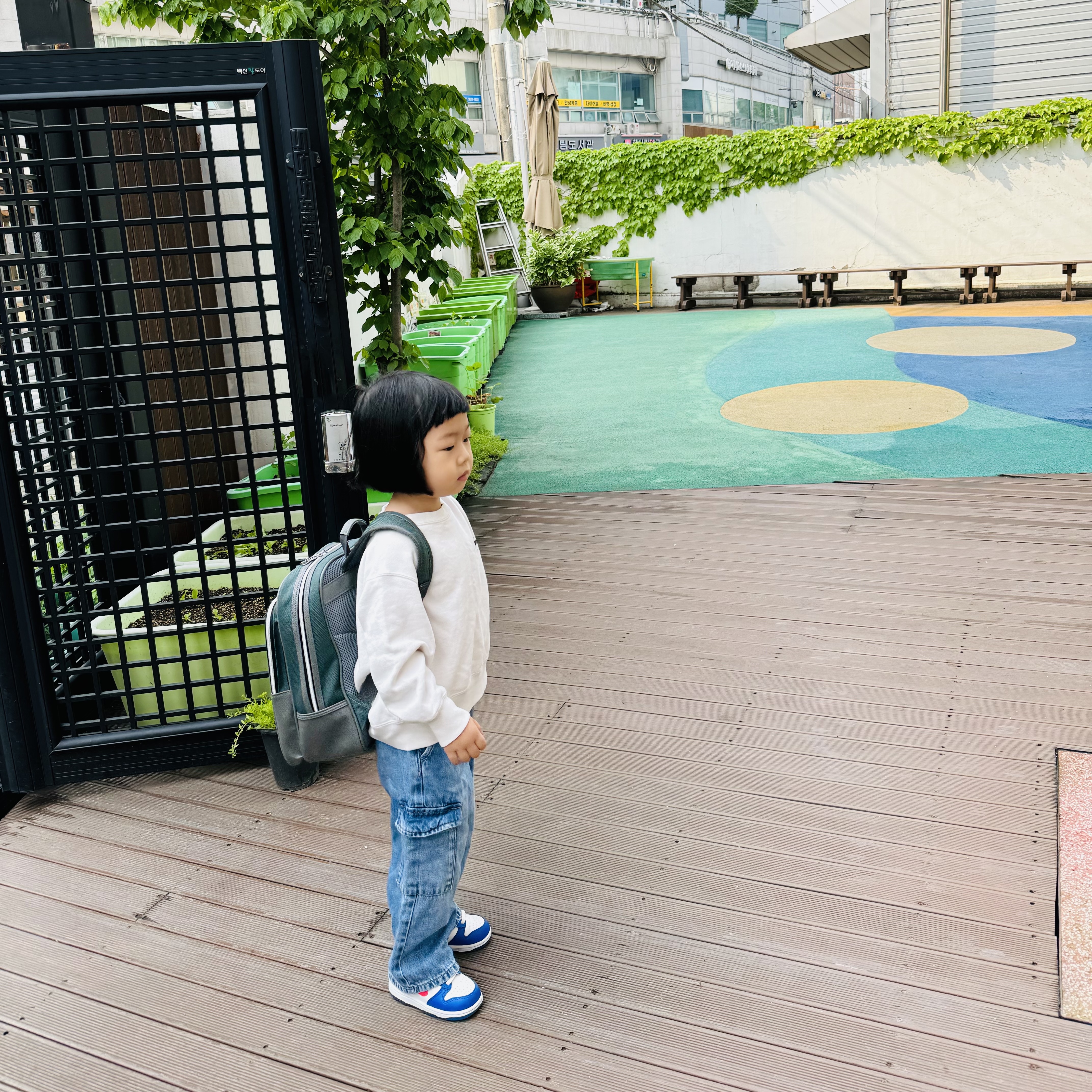 (Kids) Uniqlo UT x Kaws Long Sleeve Sweatshirt Off White, (TD) Nike Dunk Low Bright Crimson Game Royal 착용 스타일 - 1