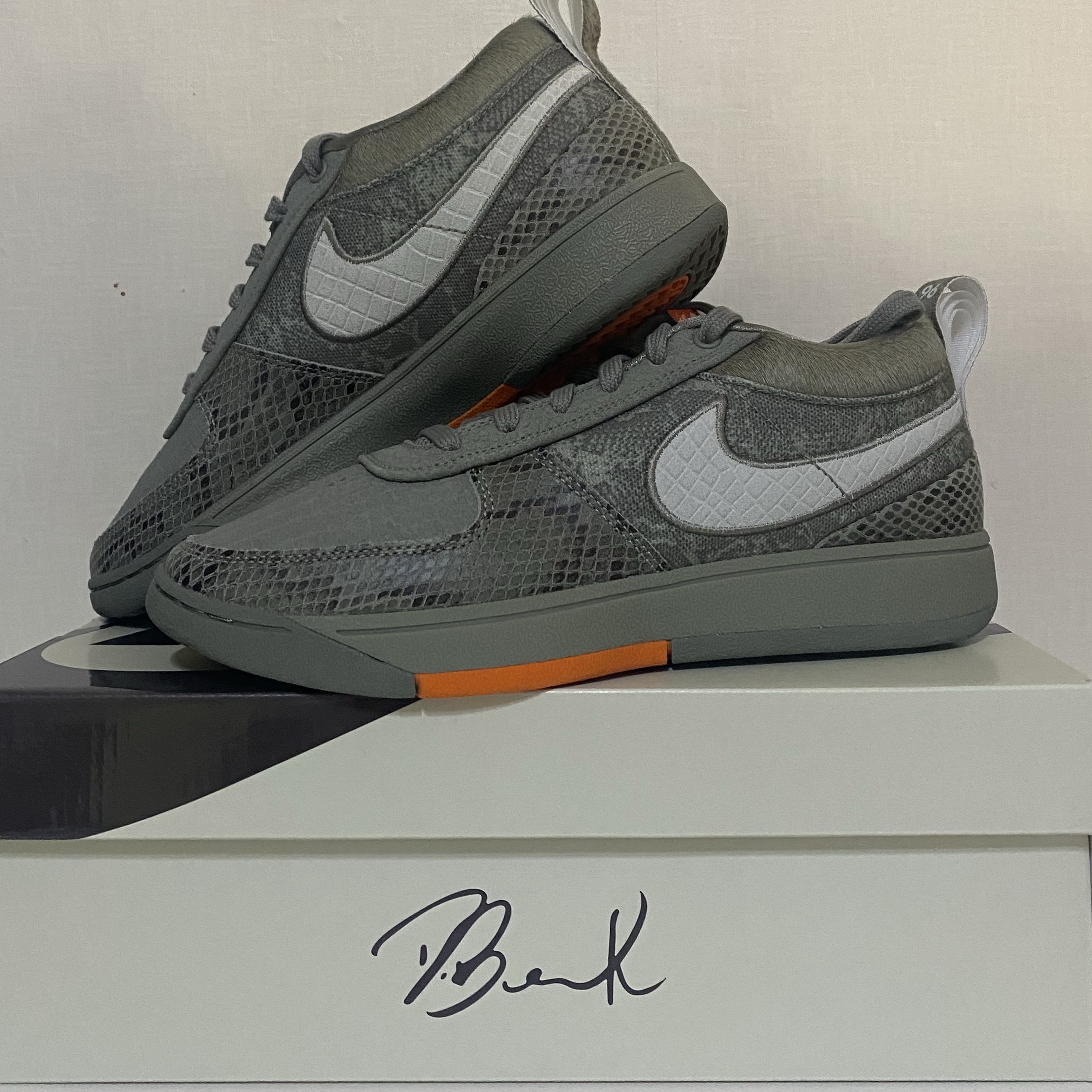 Nike Book 1 EP PRM Dark Stucco Clay Orange 착용 스타일 - 1