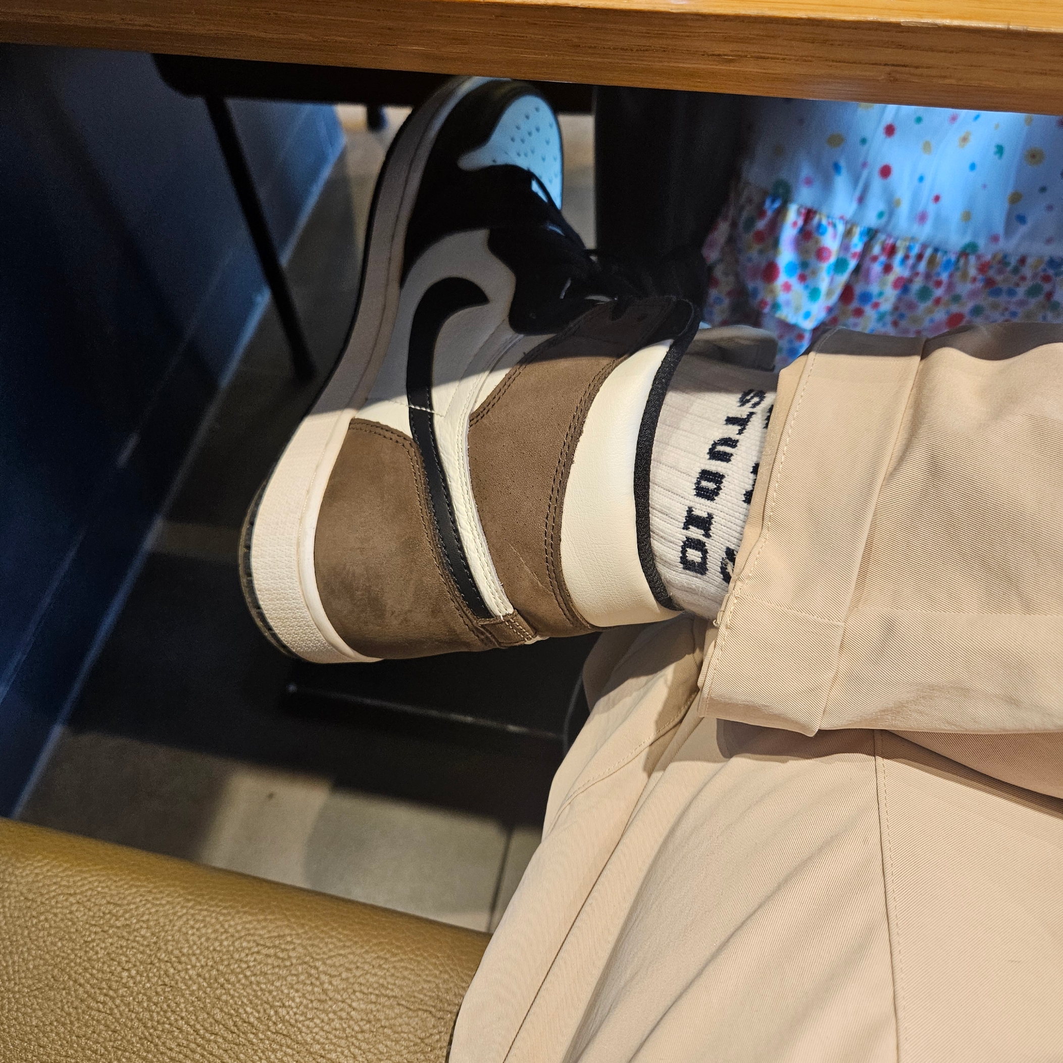 Jordan 1 x Travis Scott Retro High OG SP Mocha, Jordan 1 Retro High OG Black Mocha 착용 스타일 - 2