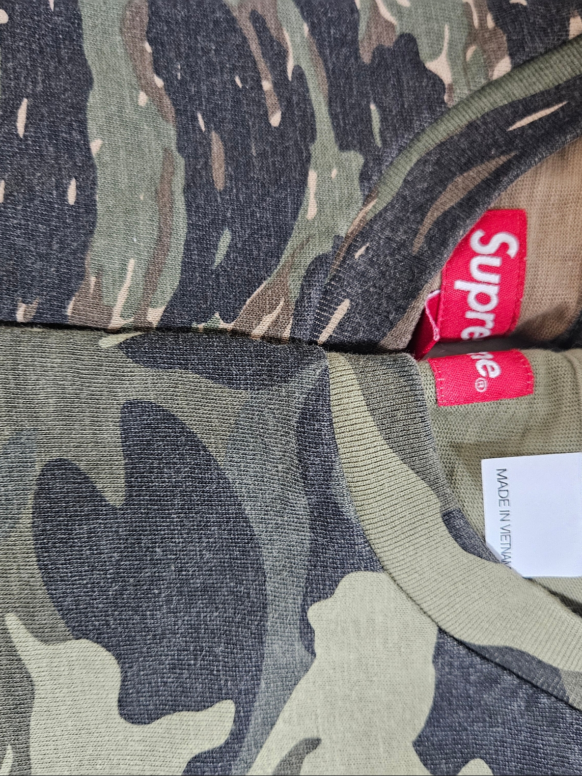 Supreme S/S Pocket T-Shirt Olive Camo - 23SS, Supreme Cargo Pants Olive Camo - 23SS 착용 스타일 - 5