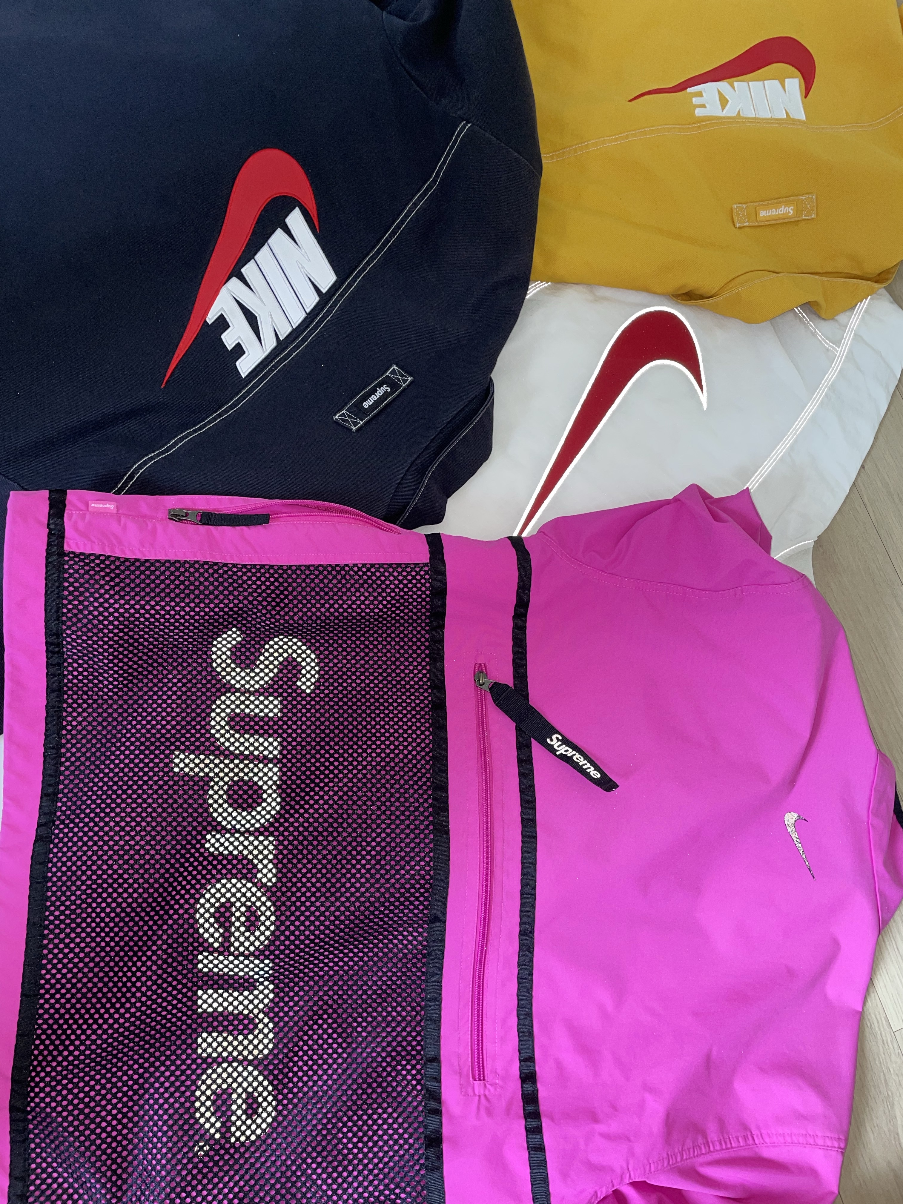 Supreme x Nike Ripstop Track Pants White - 24SS, Supreme x Nike Ripstop Pullover White - 24SS 착용 스타일 - 1