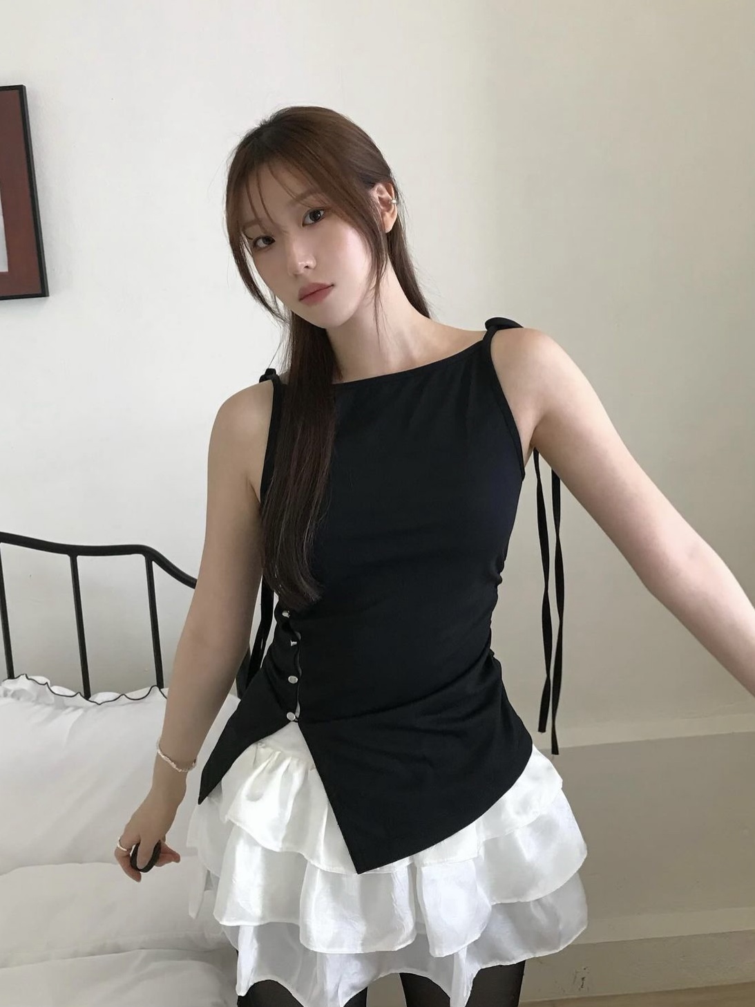 Yunse Women Olive Sleeveless Top Black 착용 스타일 - 7