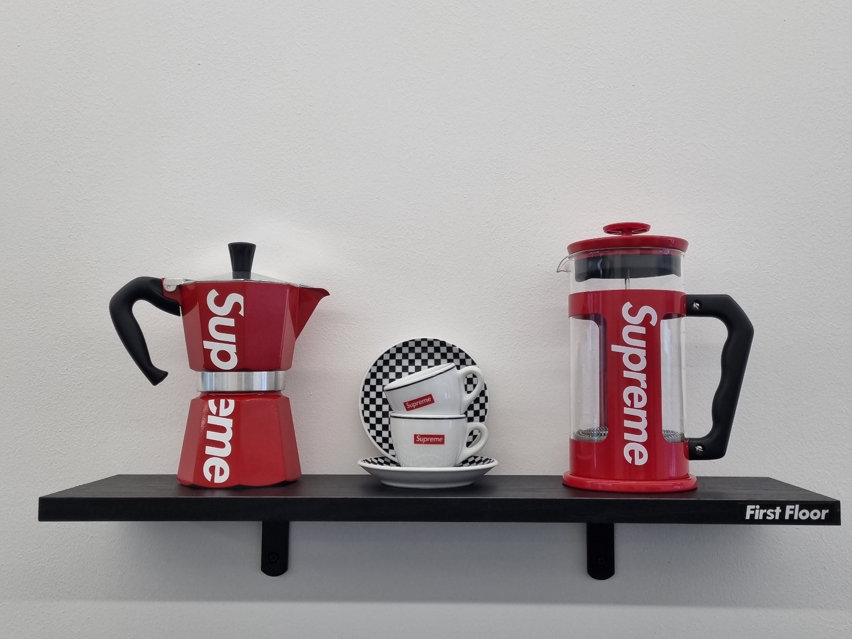 Supreme x Bialetti 8-Cup French Press Red - 24SS, Supreme x IPA Porcellane Aosta Espresso Set Black (Set of 2) 착용 스타일