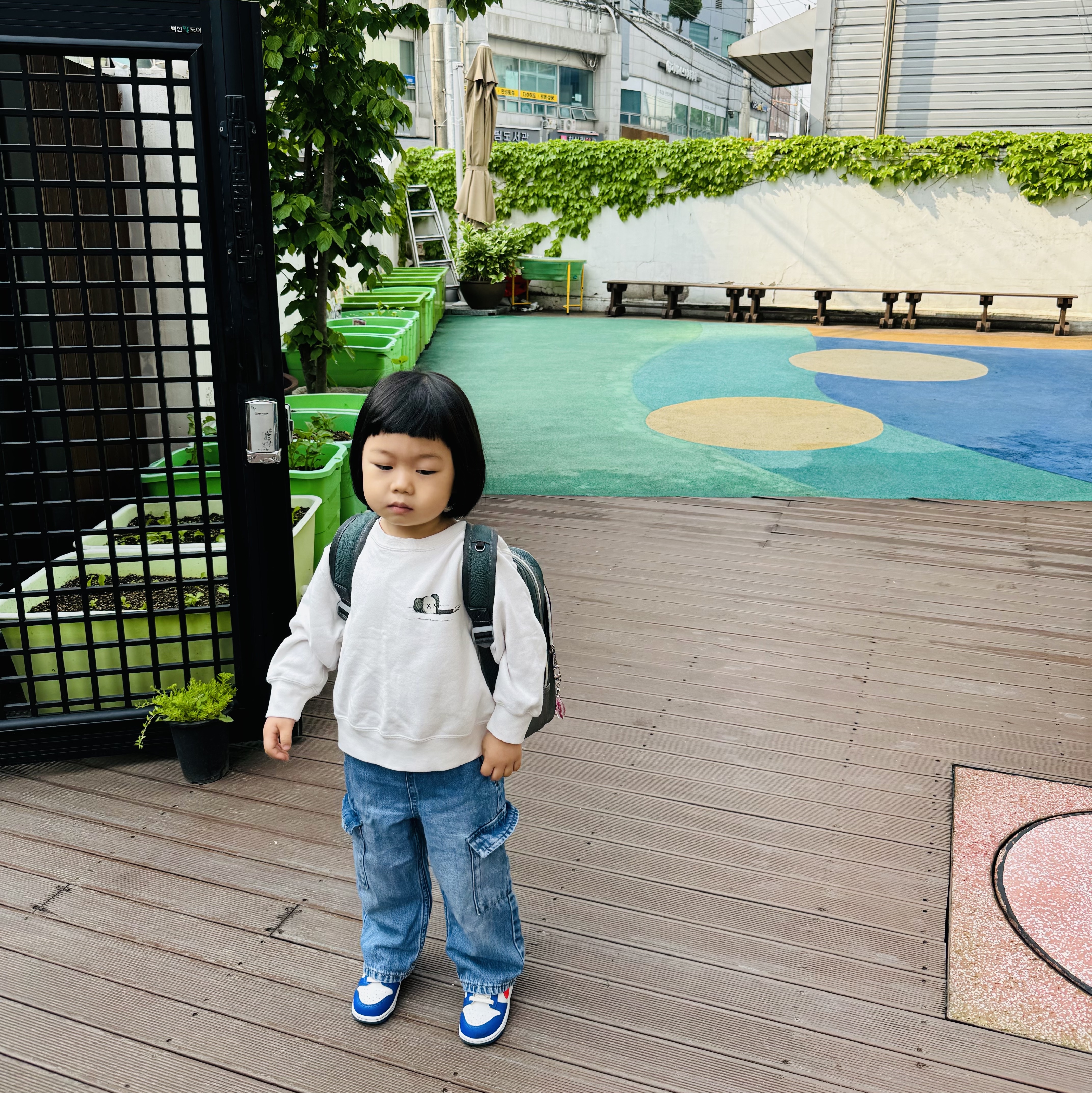 (Kids) Uniqlo UT x Kaws Long Sleeve Sweatshirt Off White, (TD) Nike Dunk Low Bright Crimson Game Royal 착용 스타일 - 3