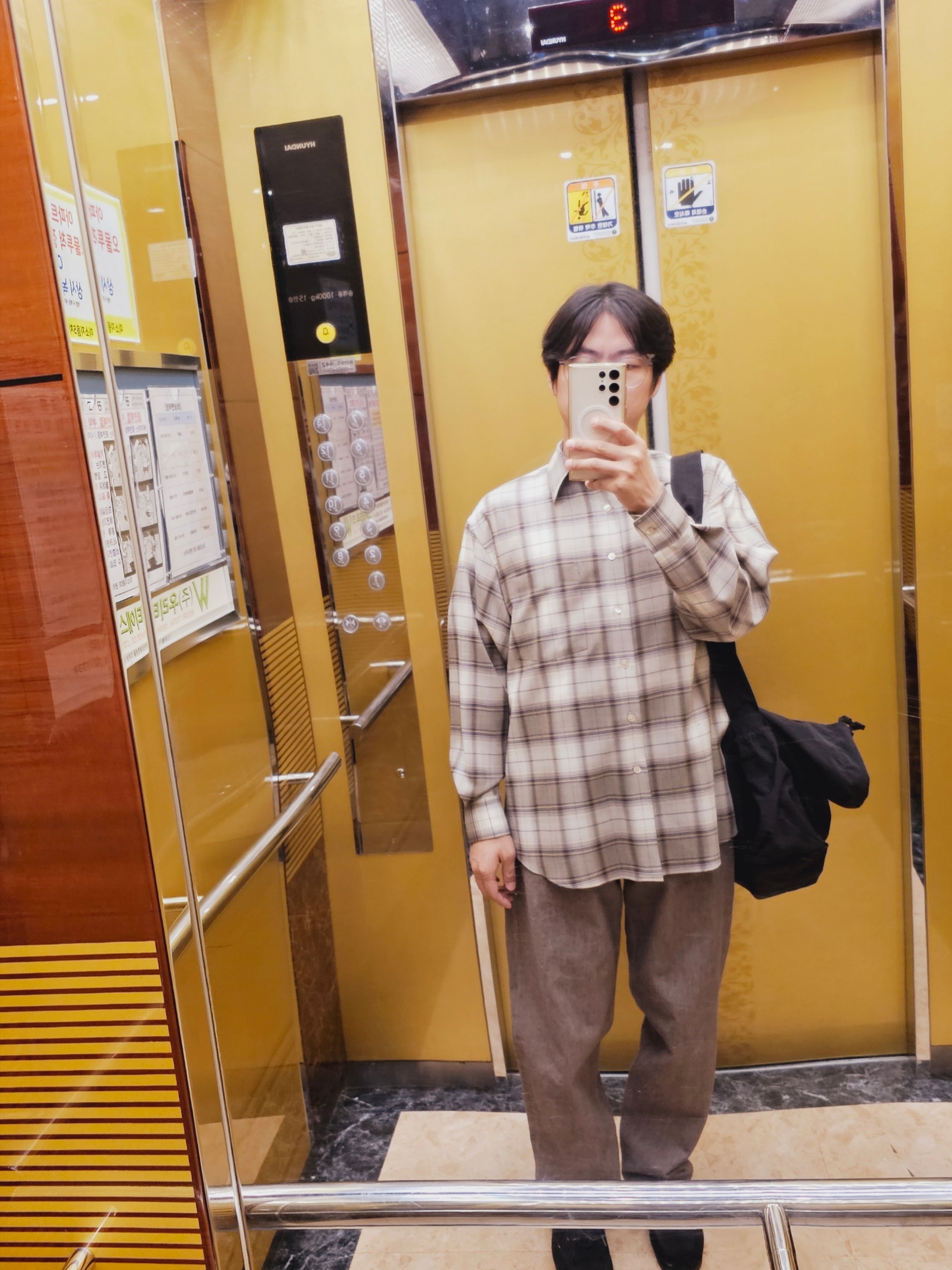 Auralee Super Light Wool Check Shirt Light Brown Check - 23AW, Auralee Hard Twist Denim Wide Pants Mocha Brown - 23AW 착용 스타일