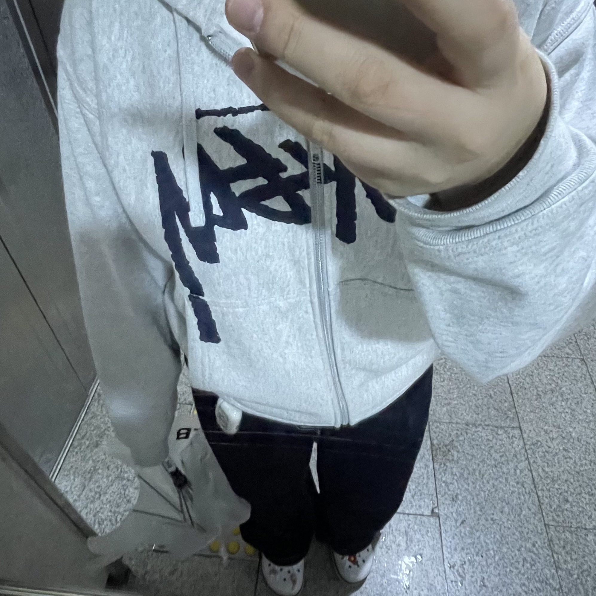 Stussy Stock Zip Hoodie Ash Heather 착용 스타일 - 1