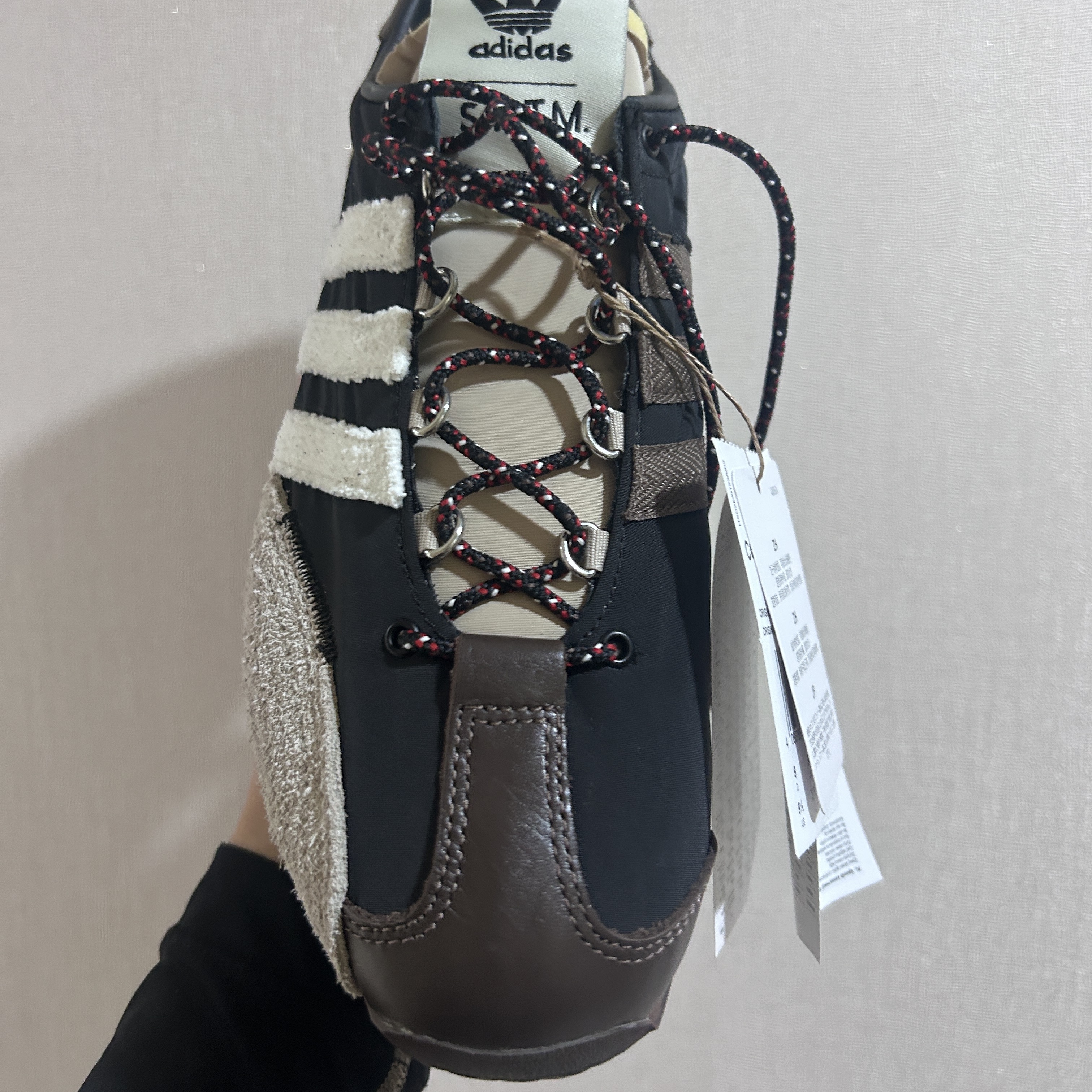Adidas x Song for the Mute Country OG Core Black Core White 착용 스타일 - 1