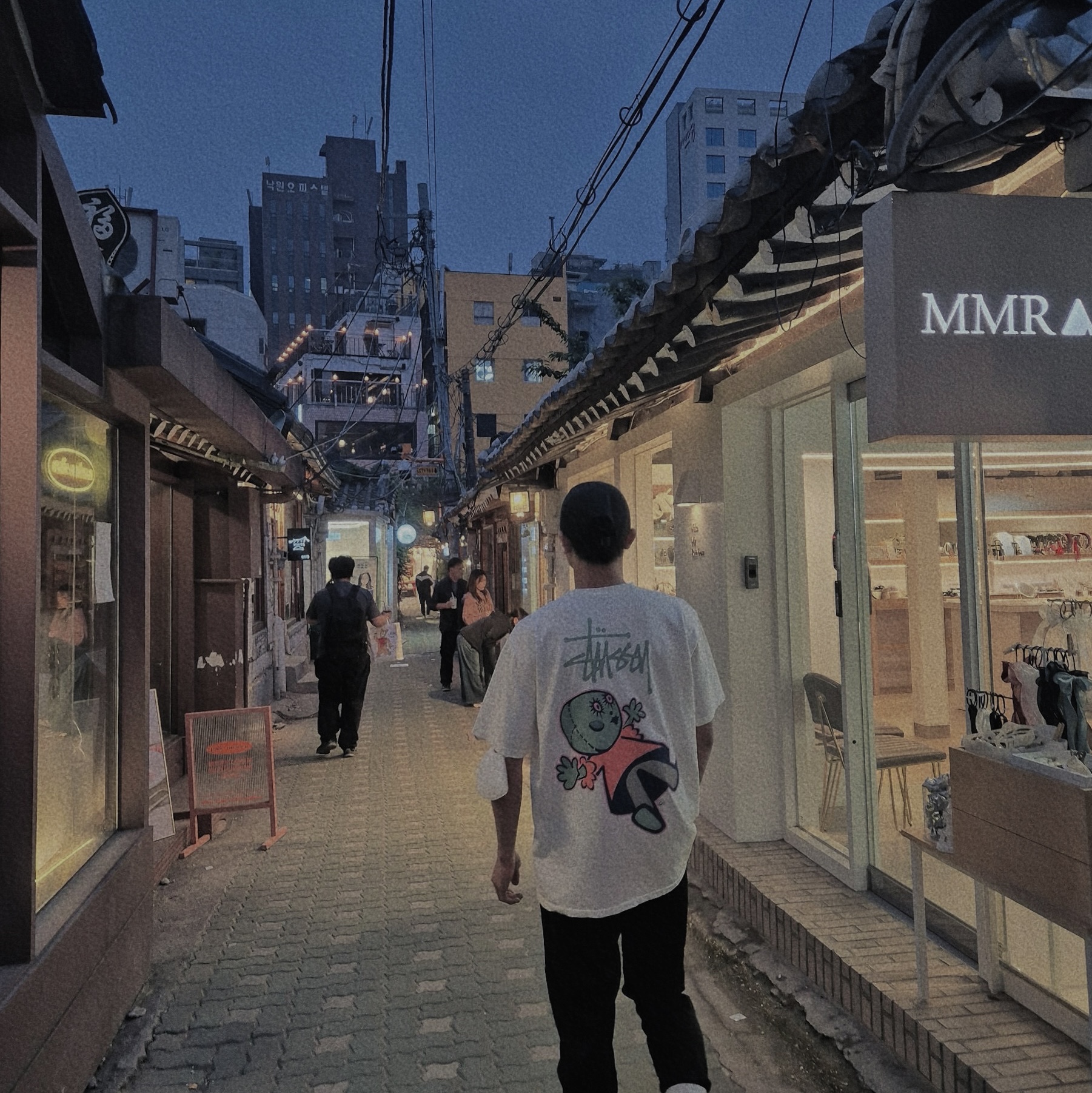 Stussy Dollie Pigment Dyed T-Shirt Natural 착용 스타일