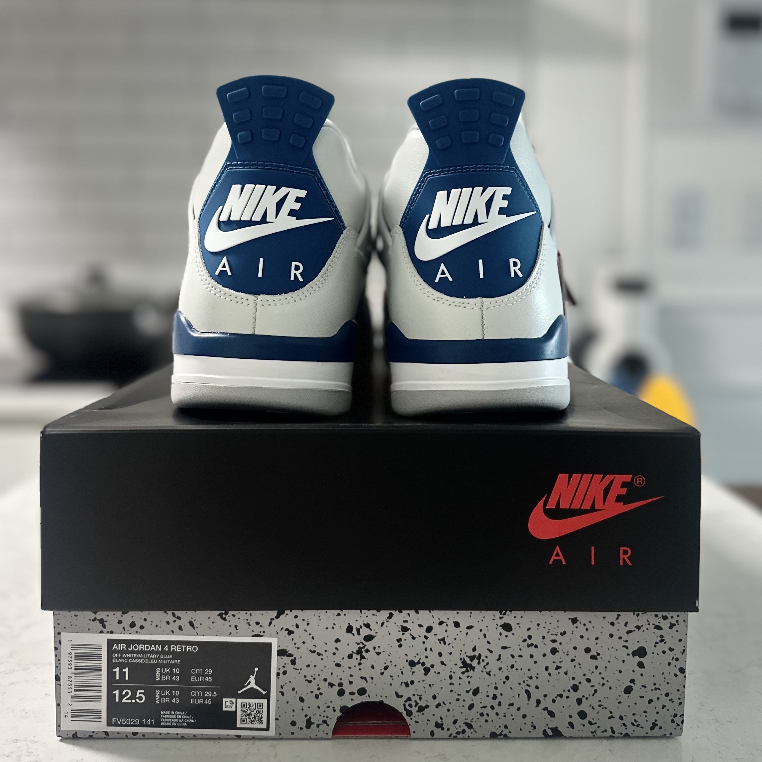 Jordan 4 Retro Industrial Blue 착용 스타일 - 1