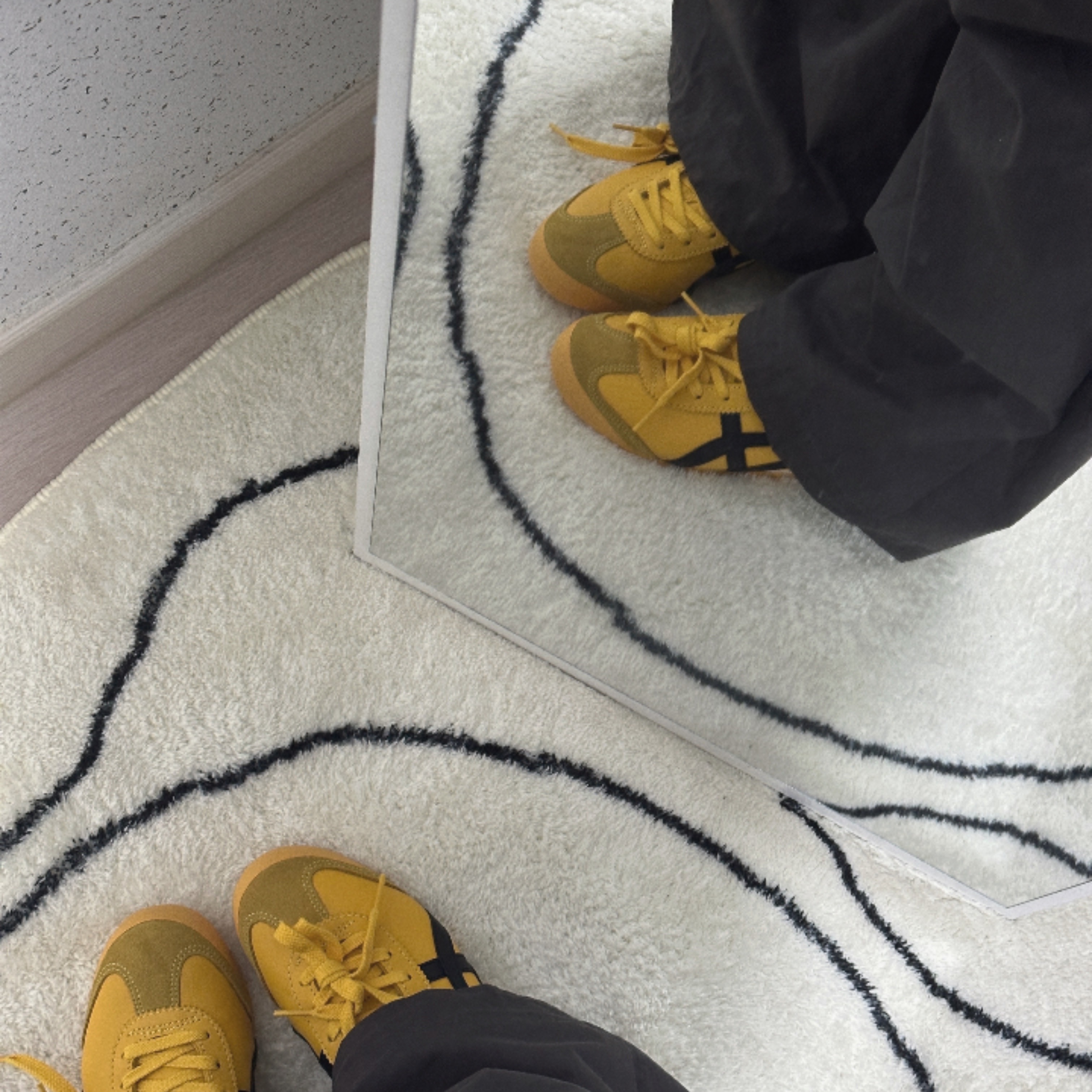 Onitsuka Tiger Mexico 66 Yellow Black 착용 스타일