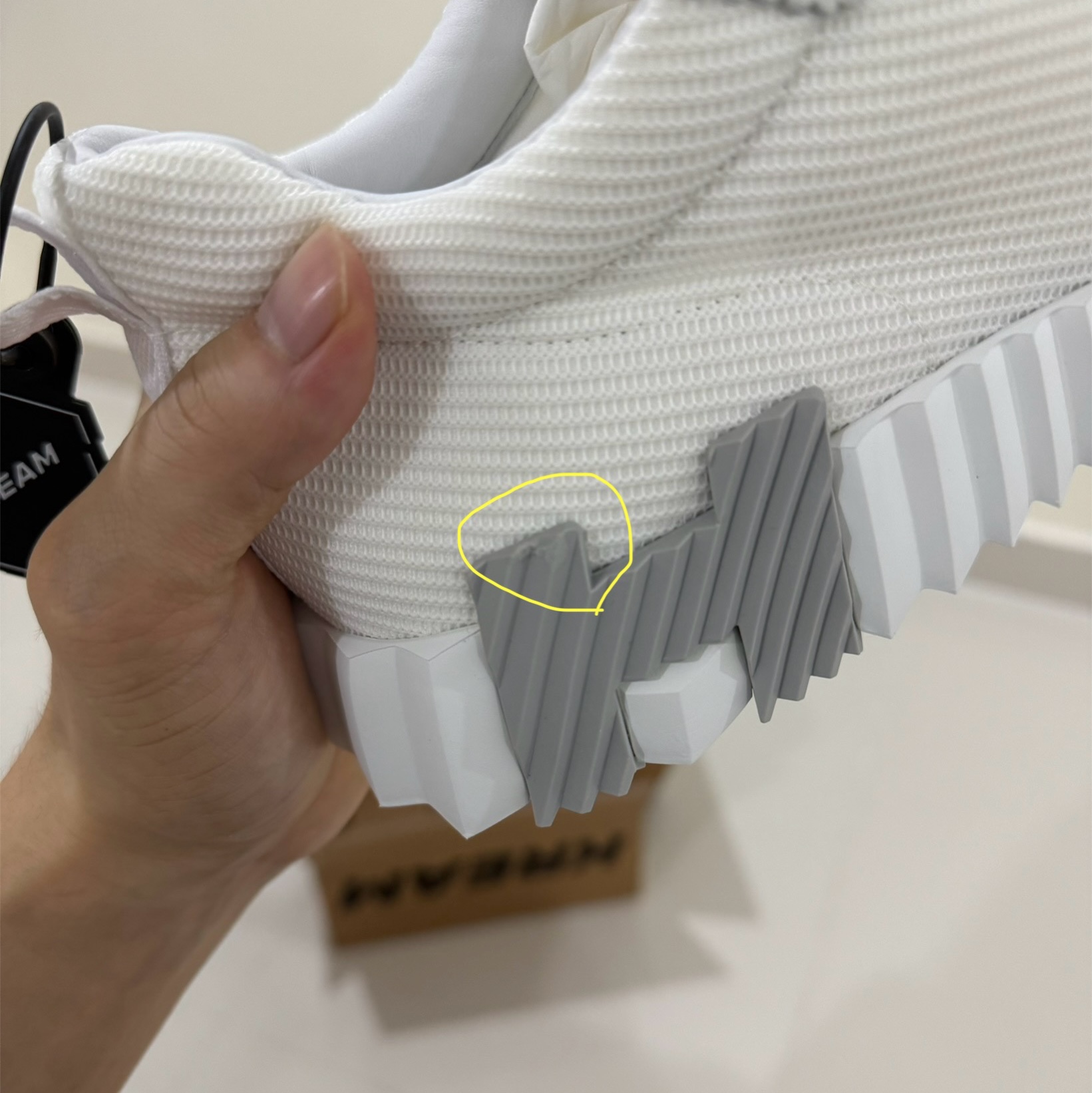Hermes Bouncing Sneakers Mesh Suede Goatskin & Blanc Blanc 착용 스타일