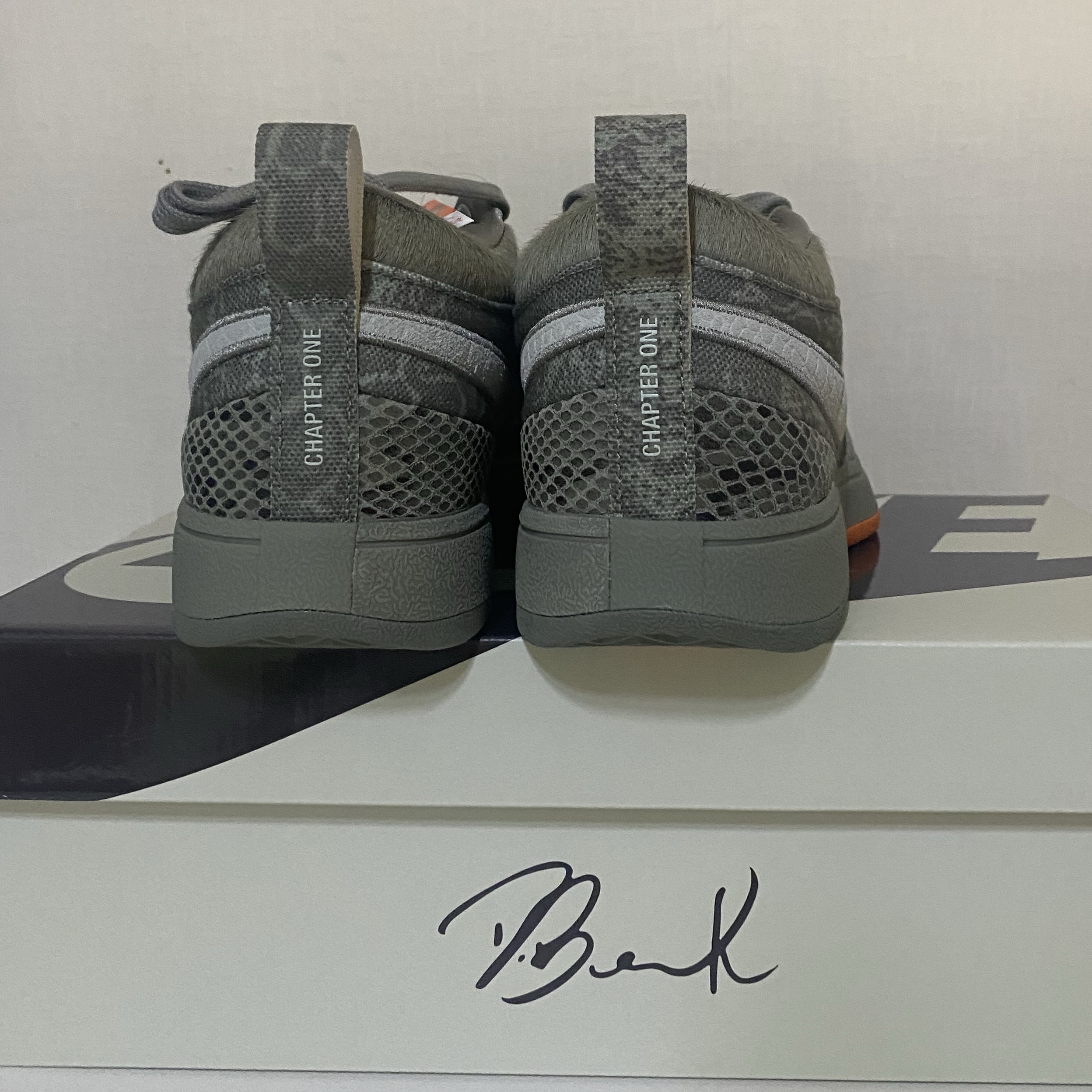 Nike Book 1 EP PRM Dark Stucco Clay Orange 착용 스타일 - 3