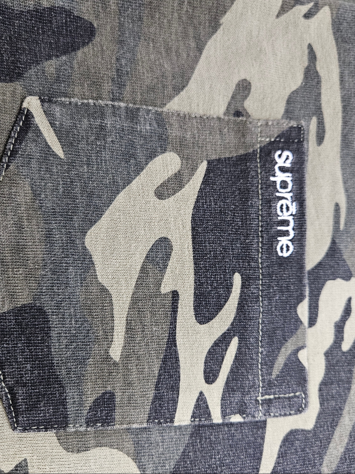 Supreme S/S Pocket T-Shirt Olive Camo - 23SS, Supreme Cargo Pants Olive Camo - 23SS 착용 스타일 - 6