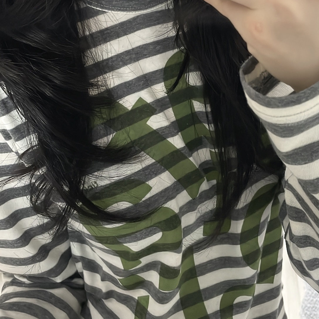 [KREAM 단독] Safarispot Women 1/2 Ticketing Stripe Border Tee Gray 착용 스타일