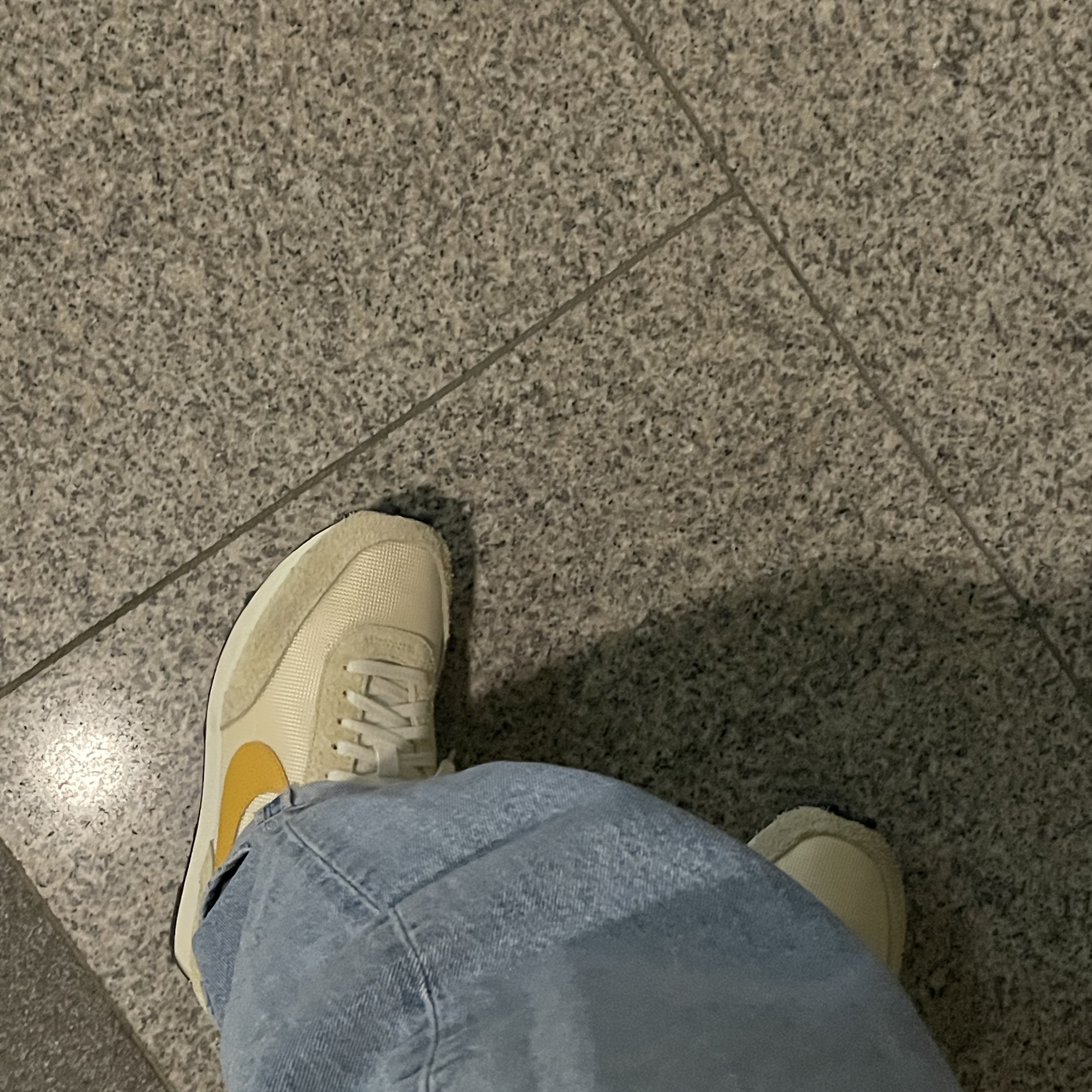 (W) Nike Daybreak Vintage Muslin Coconut Milk 착용 스타일