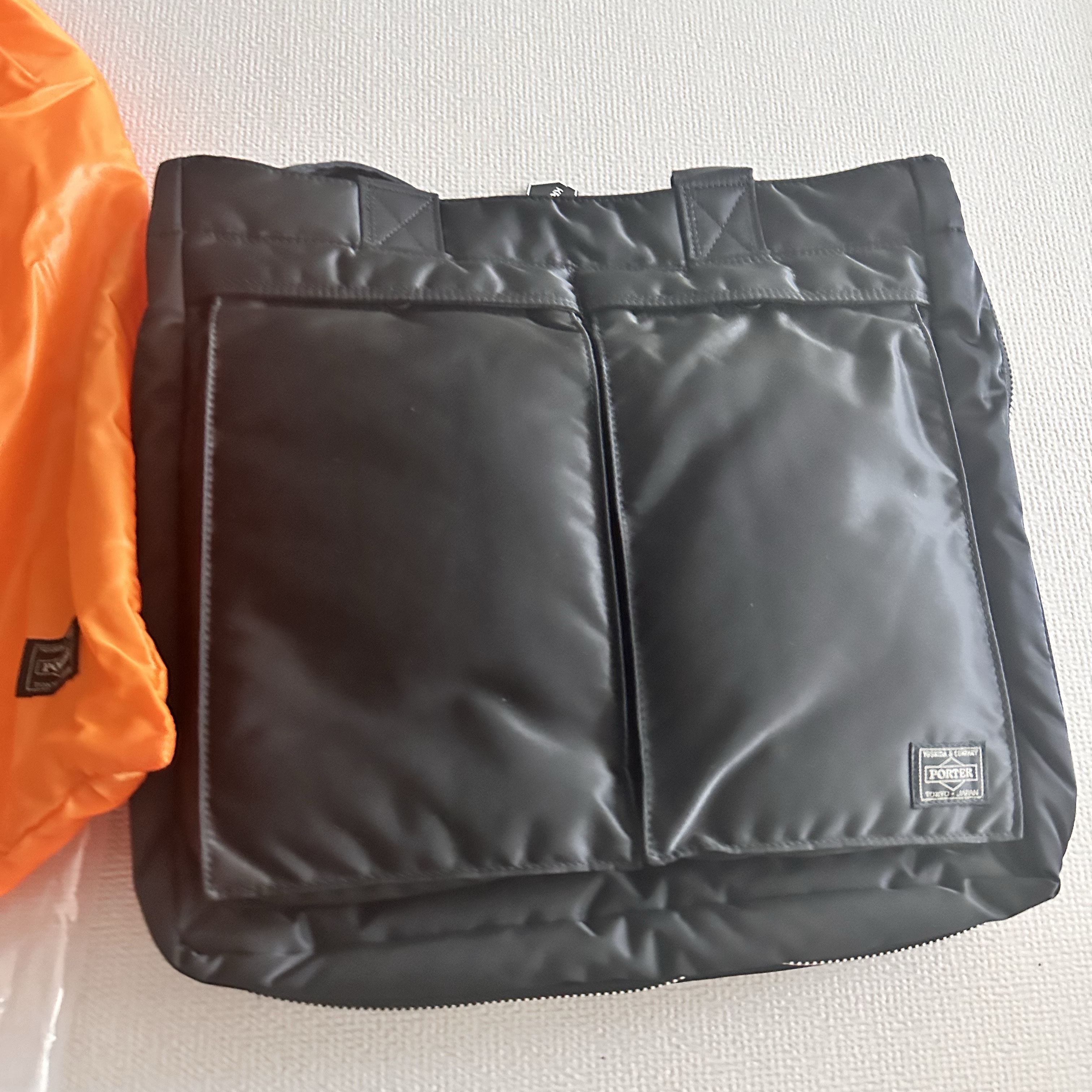 Porter Tanker 2Way Tote Bag Black 착용 스타일 - 2