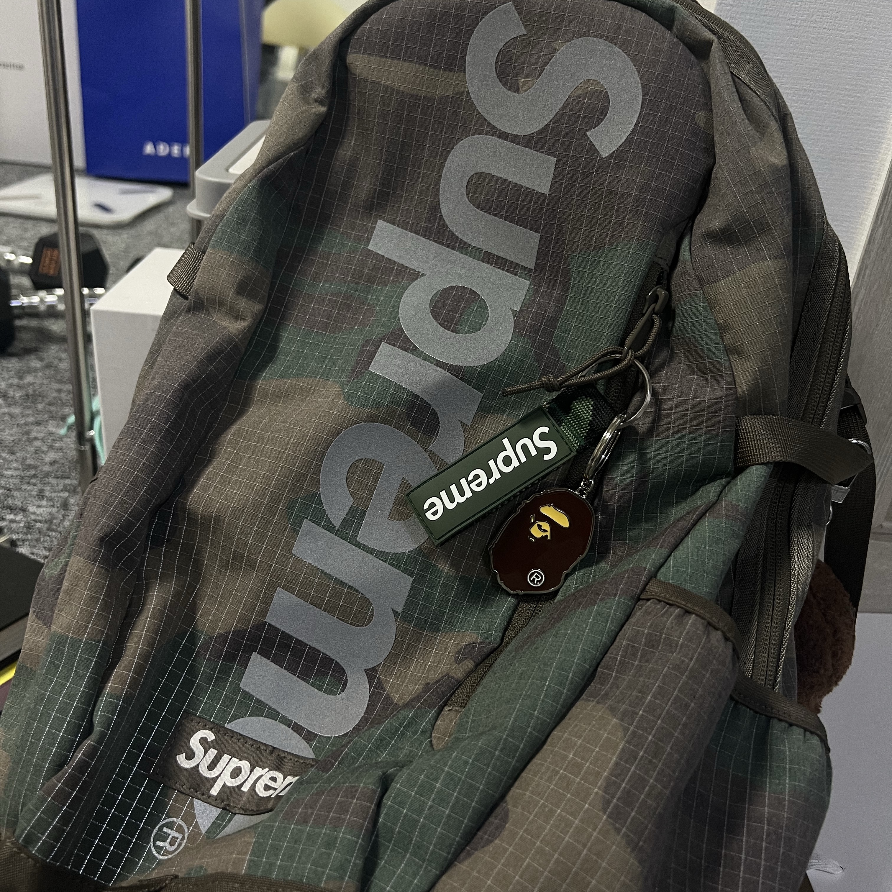 Supreme Backpack Woodland Camo - 24SS, Supreme Webbing Keychain Green Camo - 23SS 착용 스타일