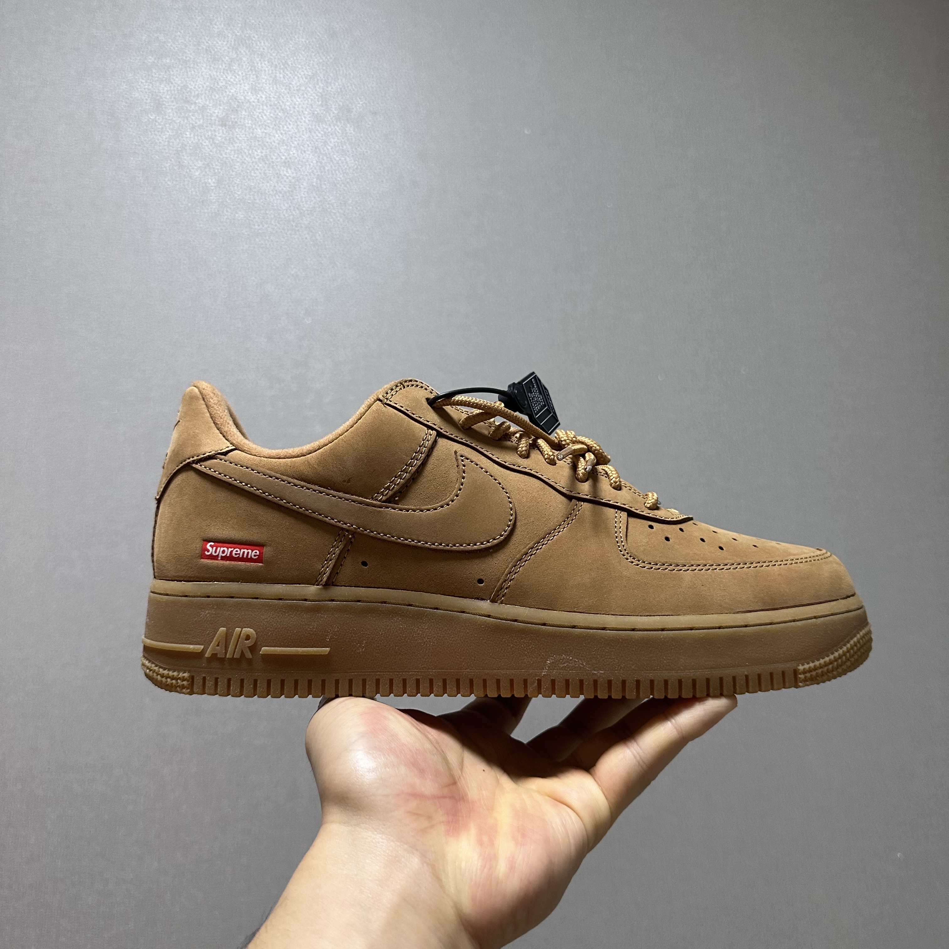 Nike x Supreme Air Force 1 Low Flax 착용 스타일