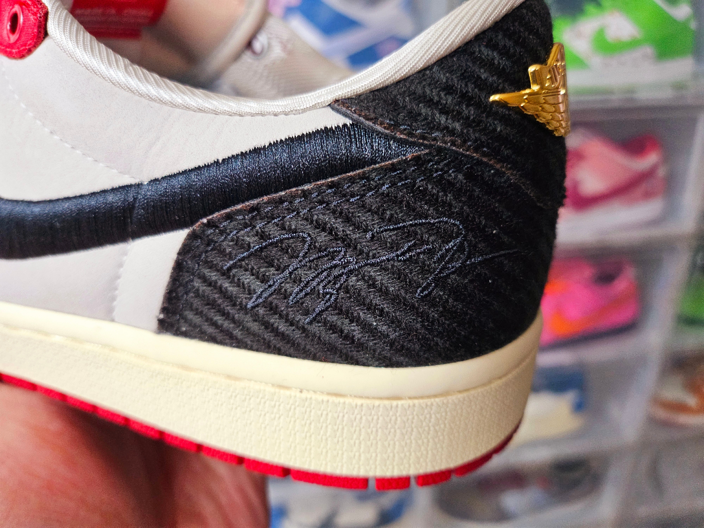 Jordan 1 x Trophy Room Retro Low OG SP Sail Varsity Red 착용 스타일 - 4