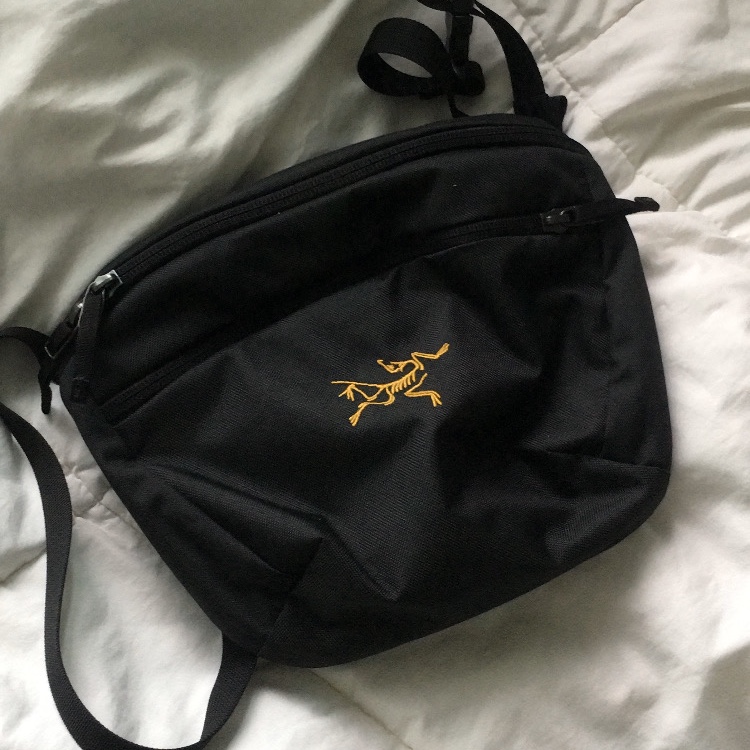 Arc'teryx Mantis 2 Waistpack 24K Black 착용 스타일