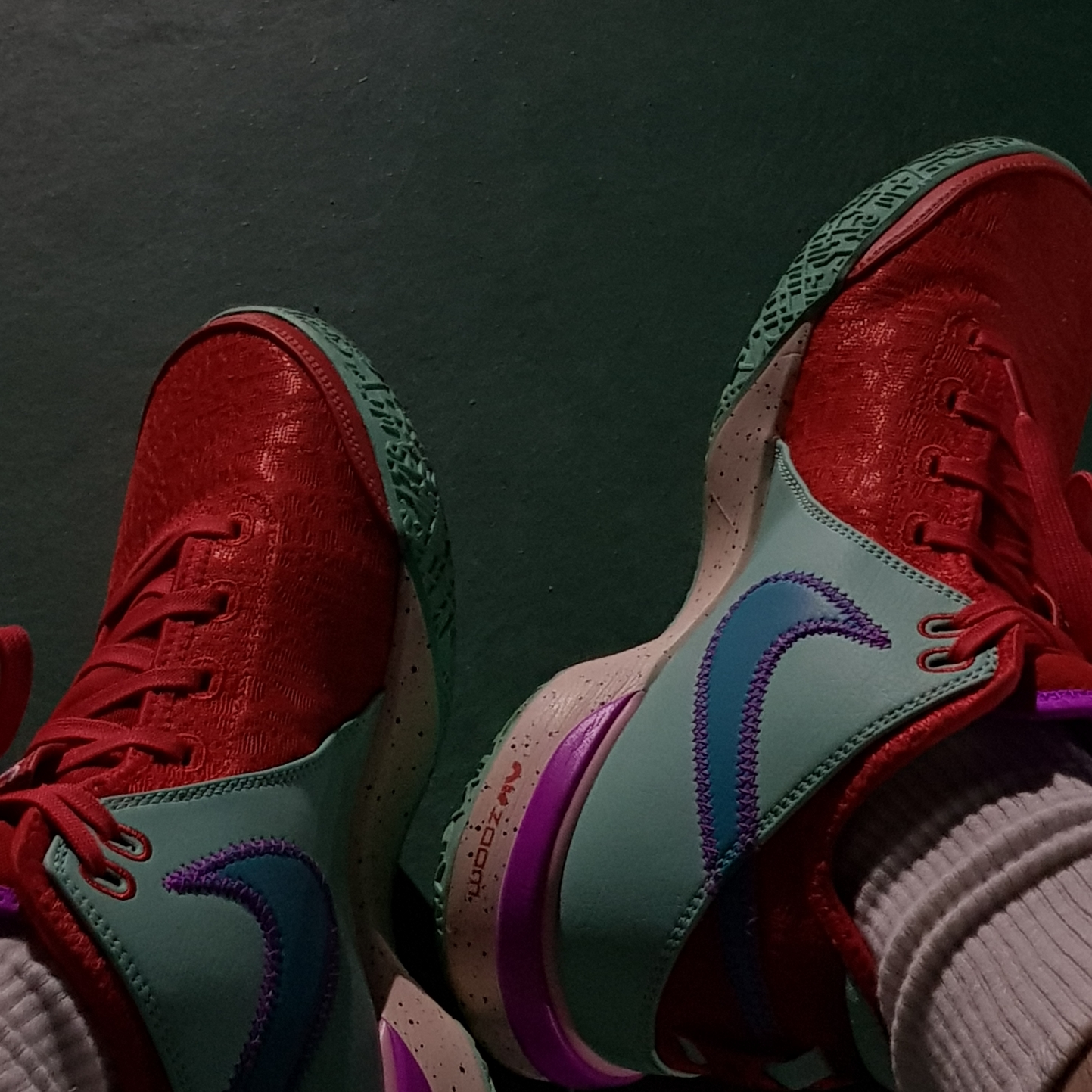 Nike LeBron NXXT Gen EP Track Red Black 착용 스타일