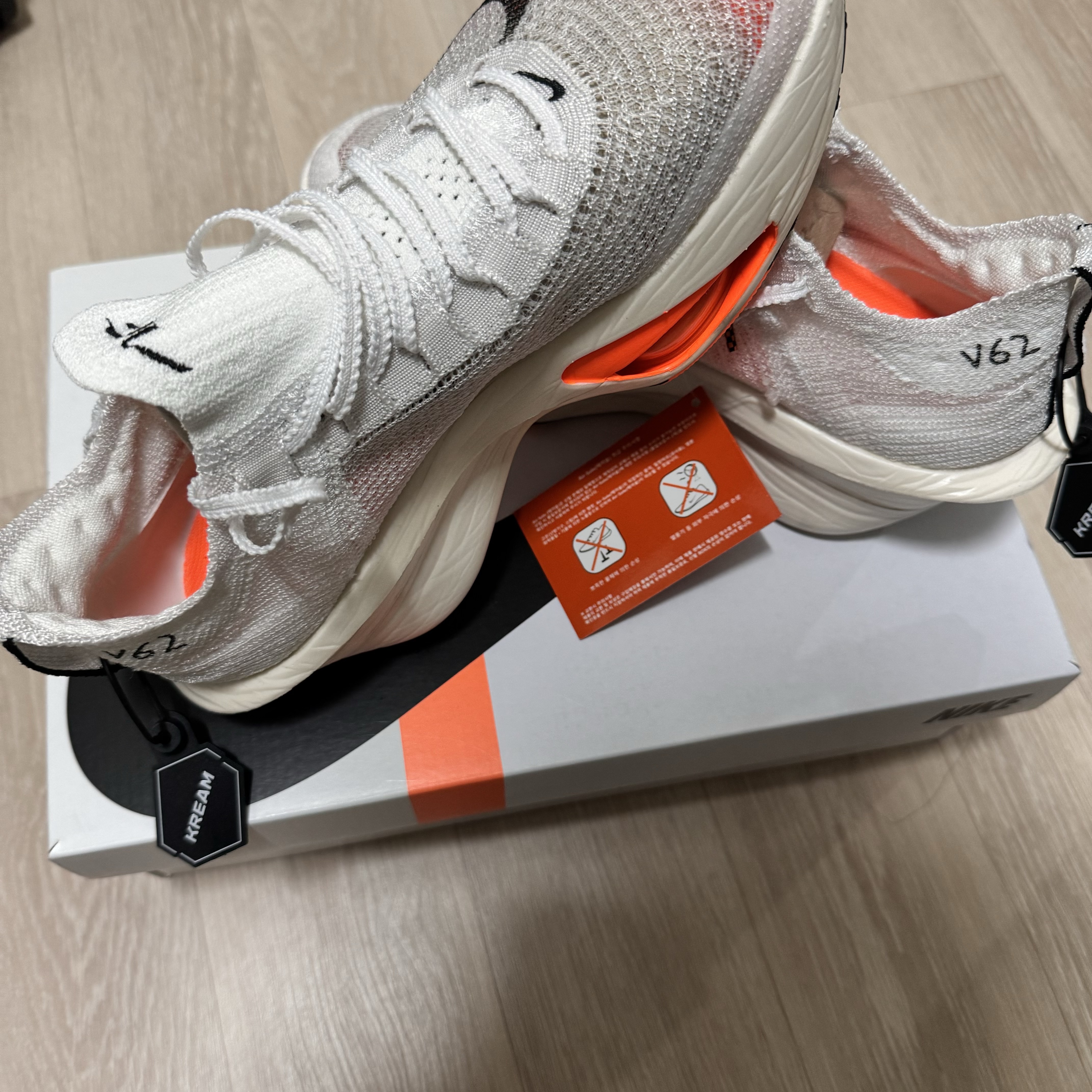 Nike Air Zoom Alphafly Next% 3 Proto White Total Orange 착용 스타일