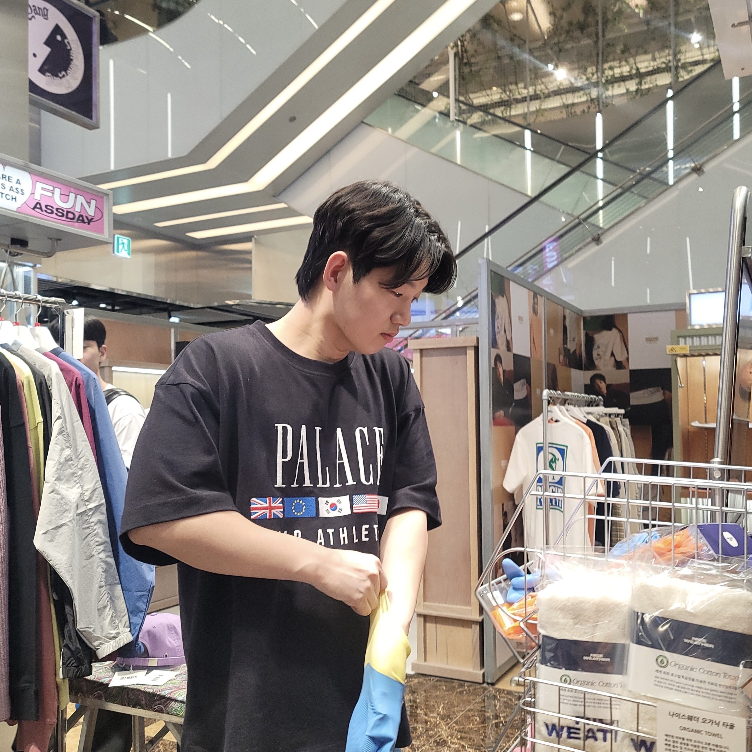 Palace x Gap Heavy Jersey T-Shirt Black - 24SS 착용 스타일 - 1