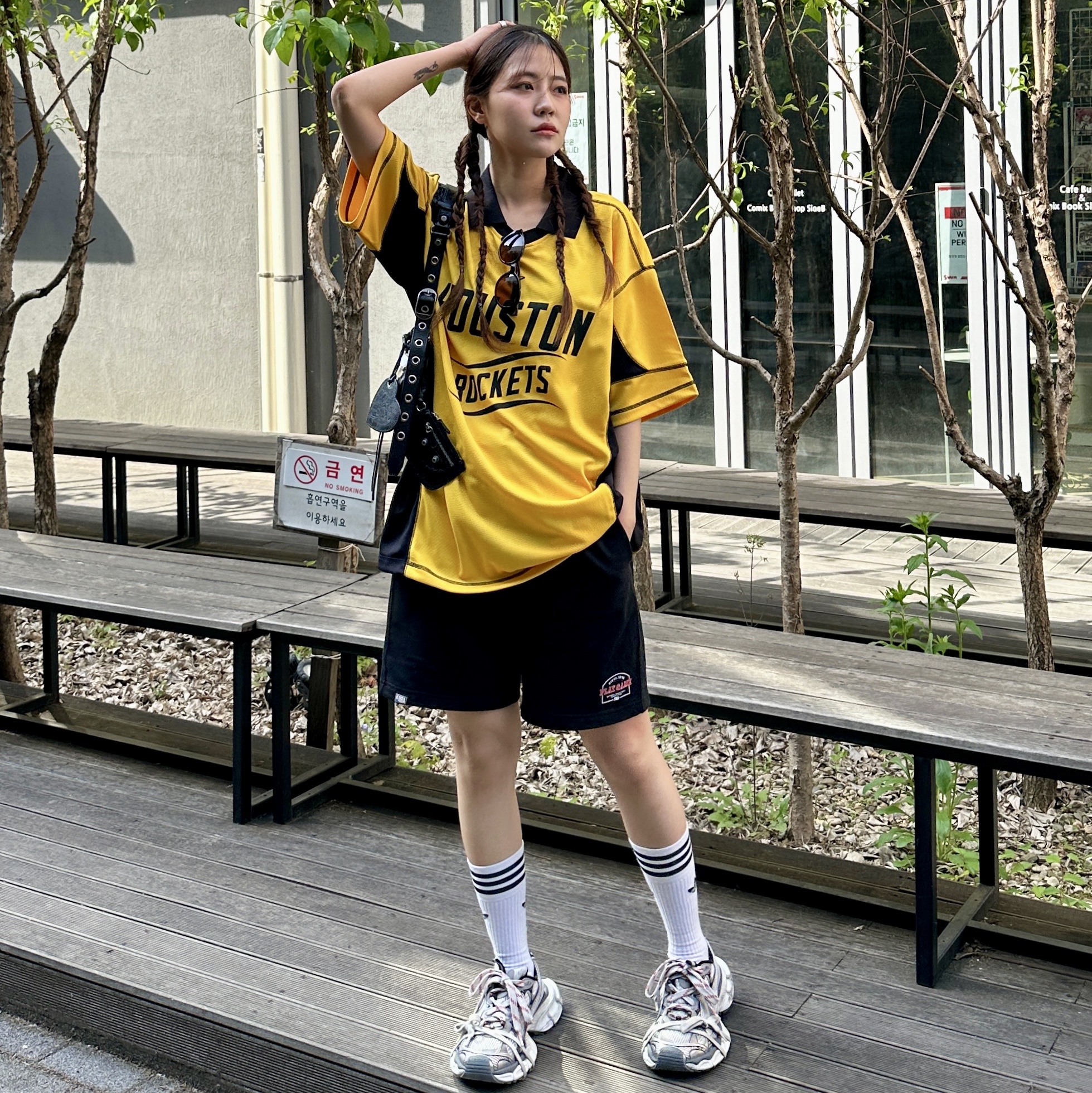 Balenciaga Arena Lambskin Le Cagole XS Shoulder Bag Black, Balenciaga 3XL Sneakers Grey White Red 착용 스타일 - 4