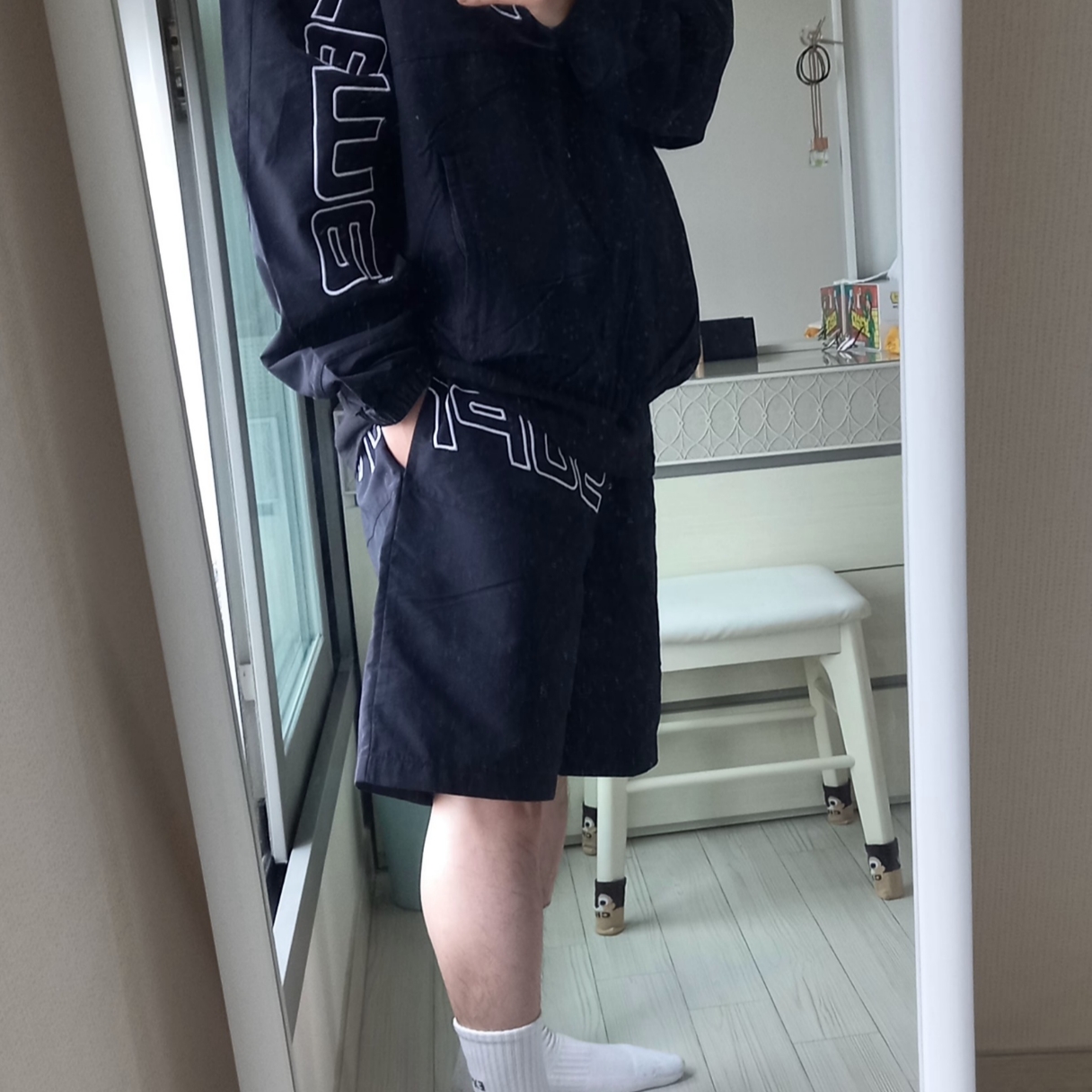 Supreme Curve Track Jacket Black - 24SS, Supreme Curve Nylon Short Black - 24SS 착용 스타일 - 3