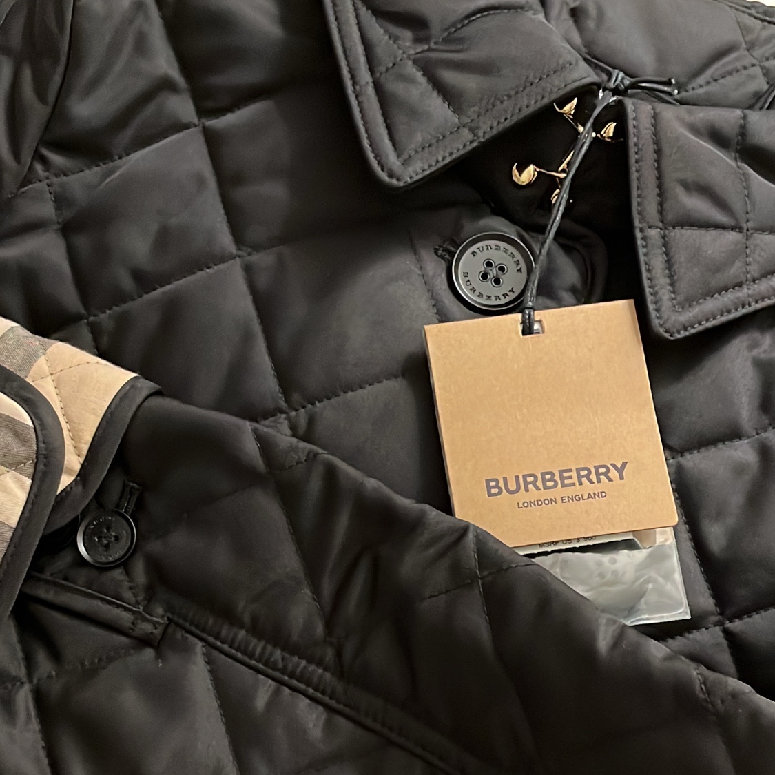 (W) Burberry Diamond Quilted Thermoregulated Jacket Black 착용 스타일