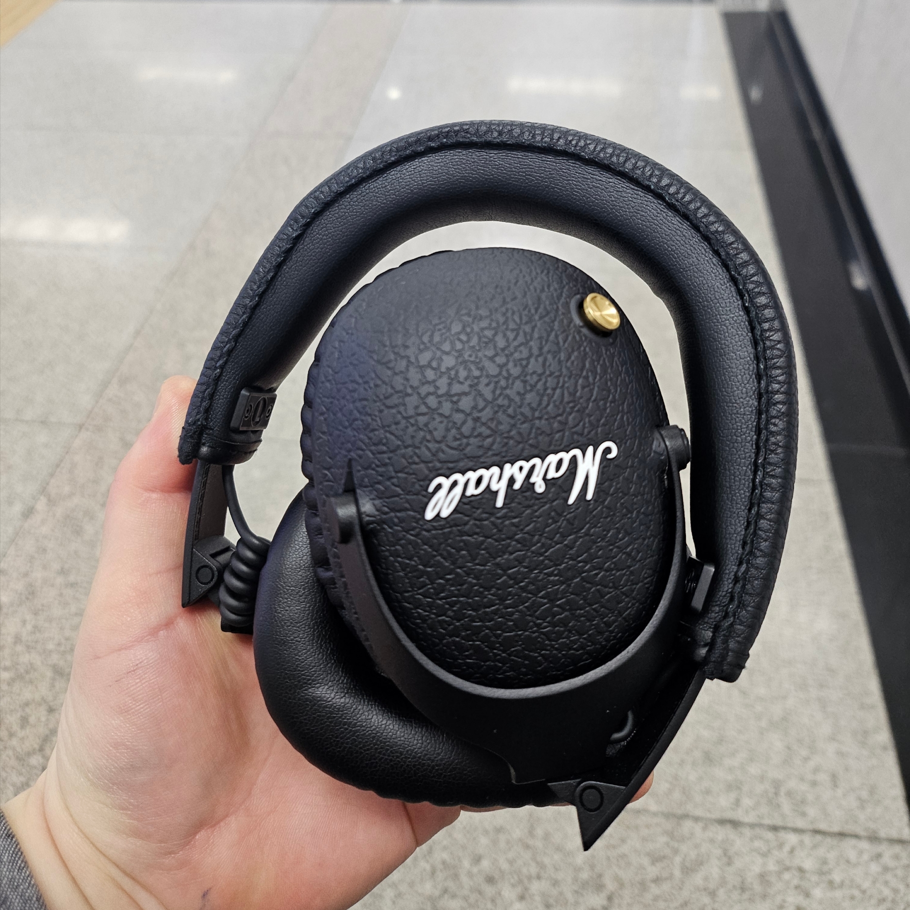 Marshall Monitor II A.N.C Black (Korean Ver.) 착용 스타일