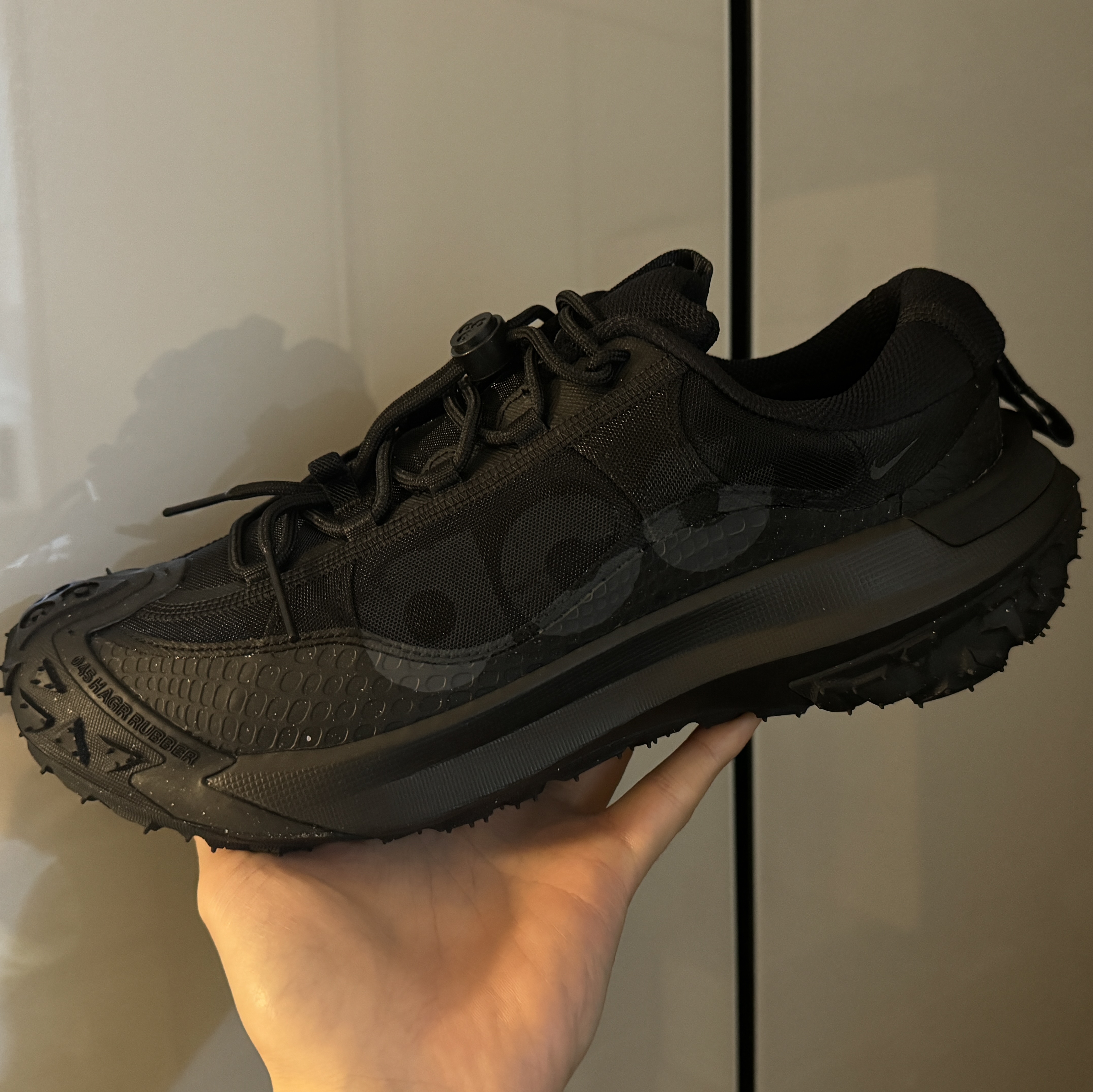 Nike ACG Mountain Fly 2 Low Black 착용 스타일